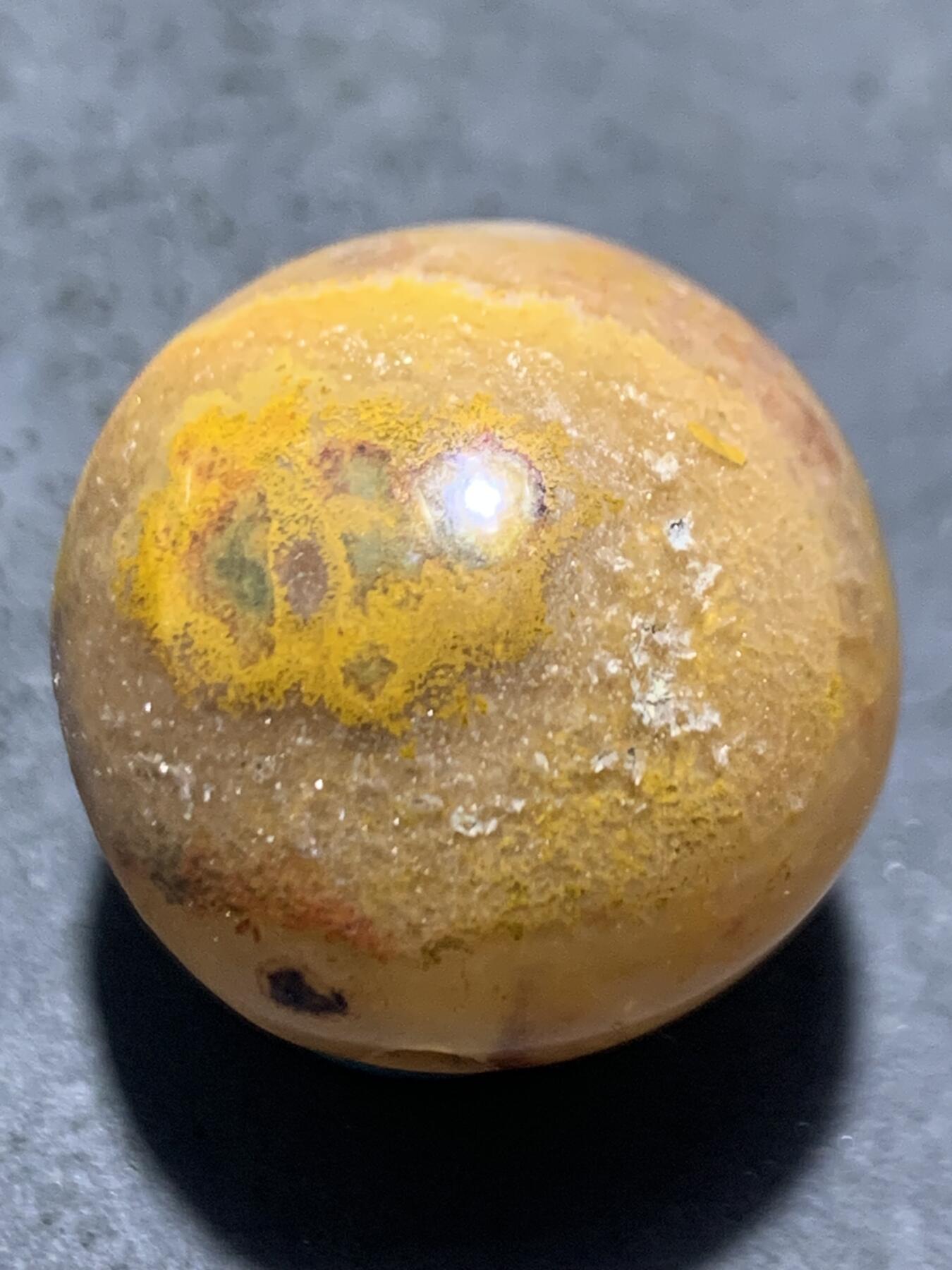 亚光草花纹冰飘糖心料战国红玛瑙手工雕刻佛字单珠一颗！