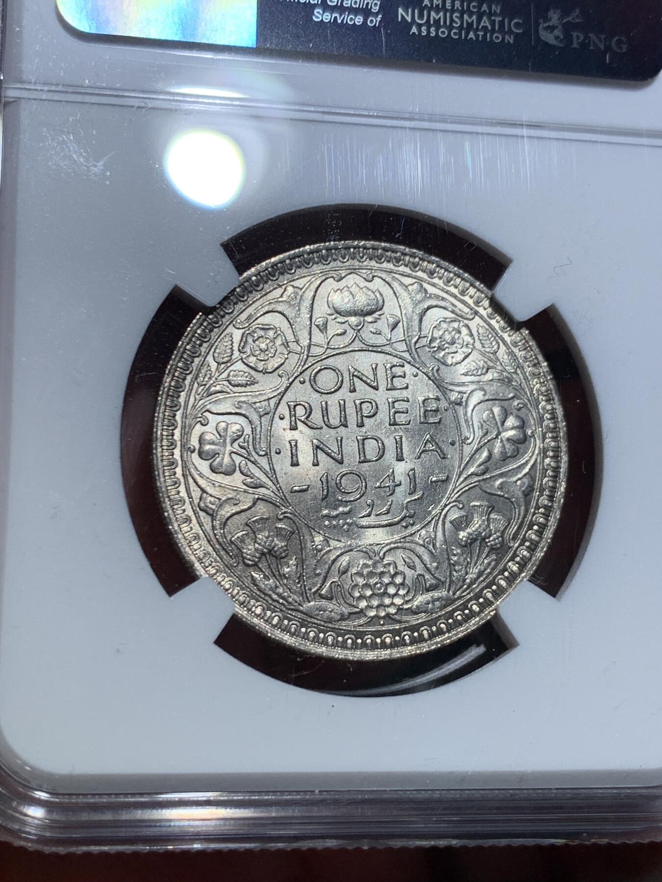 《竞宝斋》第328场 周日，周一，周二 3场连拍 （全场包邮） NGC MS62 英属印度1941年1卢比银币B版 乔治六世 原光卷拆转光品相 早期窄边