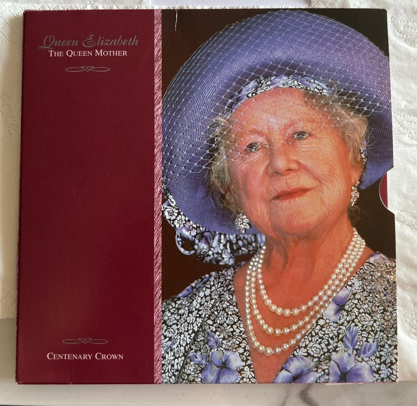 英国5英镑卡册包装硬币，纪念前英女王的母亲