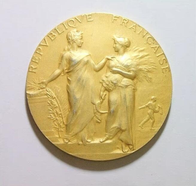 法国1900年前后女神玛丽安娜高浮雕精制大镀金银章带原盒42MM37克