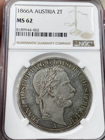万国钱币拍卖第037期 - NGC MS62 1866年奥地利弗朗茨一世双头鹰流通2泰勒 维也纳货币协议的产物，与常见的德国联合2泰勒形制一般无二，除纪念性质的大名誉品南方铁路外，奥地利在1865~1867三年间少量的发行了流通2泰勒（其中1865为早期版头像），1866的发行量为10000枚，在德邦2t火热行情之下，好品稀少的奥地利2t也不失为一个好选择。