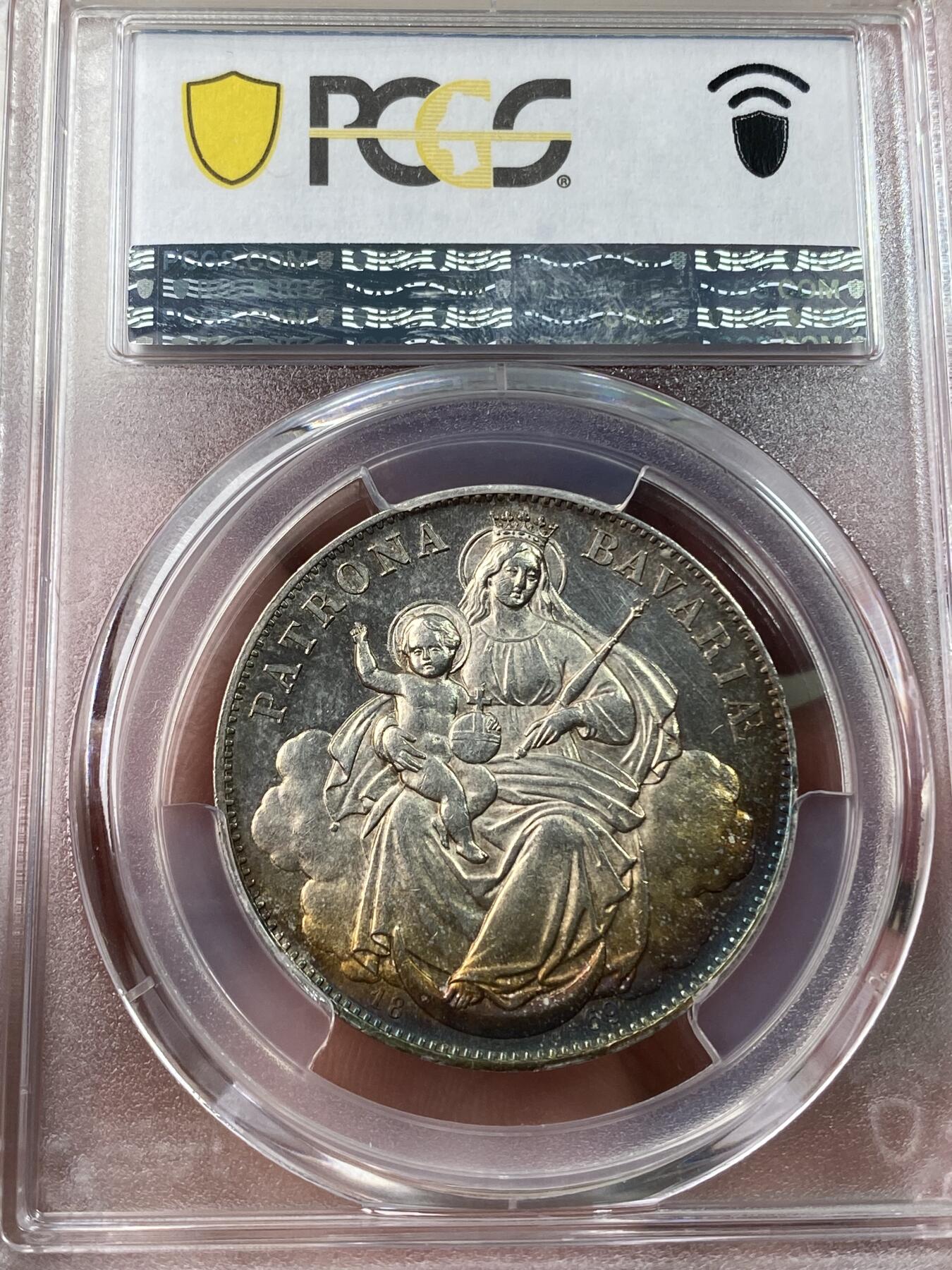 万国钱币拍卖第037期 PCGS MS62 1869年德国巴伐利亚圣母抱婴1泰勒 同样的渐变月牙彩与上一枚互为犄角之势 这样的一对出现在同一场拍卖中 实乃好事成双