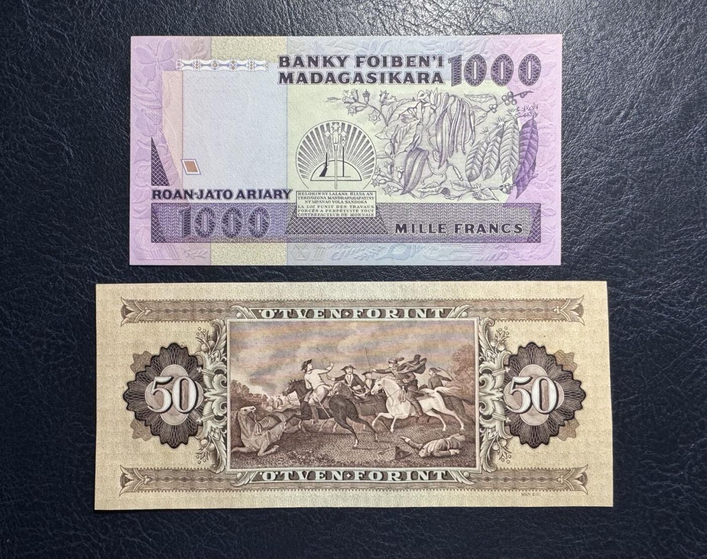 收藏联盟Quantum Auction 第393期拍卖  马达加斯加1983-87年1000里亚尔初版和匈牙利1986年50福林 品相全新UNC