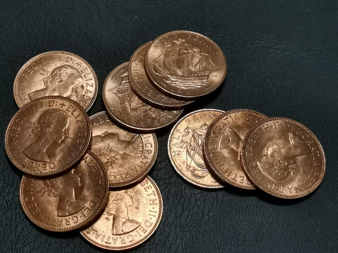 精美卫国战争胜利系列纪念钞币以及世界各国钱币专场 1枚未流通带原光英国女王半便士铜币 整体品相都差不多随机发货一枚