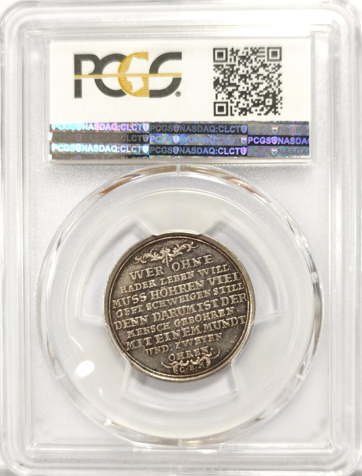 博洋堂“瑰宝之夜”第100期盛典专场（全场顺丰包邮） PCGS SP62 1717-41年奥格斯堡“沉默是金”讽刺性题材银章，无年份，由C.E.米勒制作。PCGS唯一冠军分。此章正面中心为两只耳朵，下方是一张嘴巴，背面有九行文字：意为：欲无争端度余生，多听少言谨为先，人之所以生此世，故而配备一张嘴，却有两只耳来听。极其珍罕的题材，此前仅2014年昆克有金章一品，银章尚属首见。超高浮雕，极具特色，意义深厚，极难寻觅的早期德章精品之作