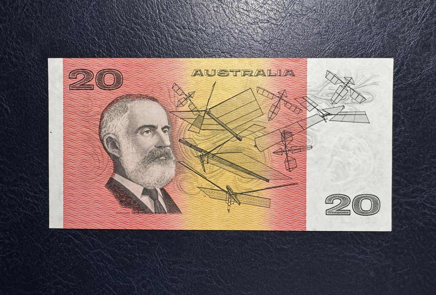 收藏联盟Quantum Auction 第393期拍卖  澳大利亚1978-89年版20元 非全新 品相如图 号码无3457朦胧号 王牌飞行员史密斯
