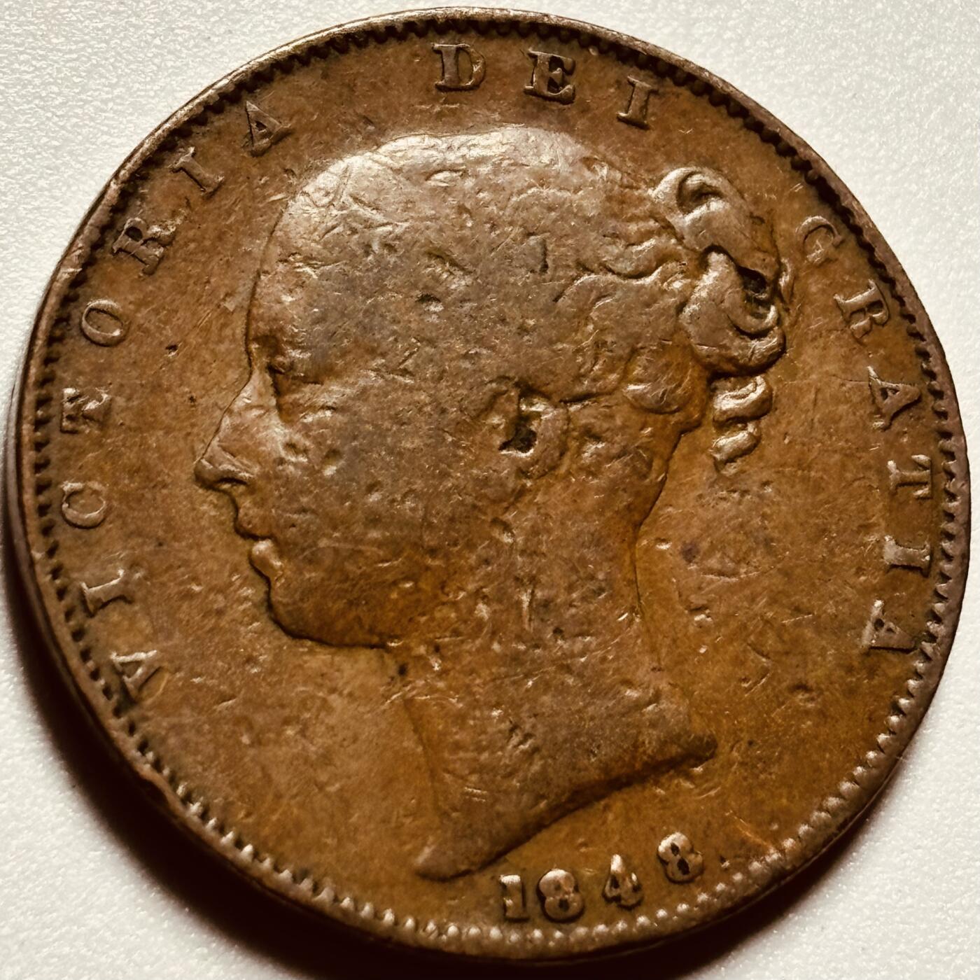 文馨钱币收藏第187 场 极美品 1848 年英国小维多利亚单辫子版法新古铜币，高浮雕女王，海王三叉戟清晰
