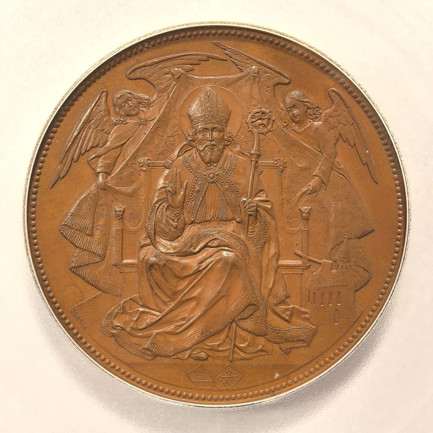 博洋堂“瑰宝之夜”第100期盛典专场（全场顺丰包邮） PCGS SP66 1894年雷根斯堡教区纪念圣沃尔夫冈逝世900周年大型铜章，乔治·登格勒设计；阿洛伊斯·伯尔施雕刻。本章正面为圣沃尔夫冈端坐像，前方有两个天使手执披风。背面有9行文字环绕教堂和城市徽章。直径51.8毫米，热门题材，超大尺寸，雕刻极其精美。19世纪的铜章能达到66分寥若晨星，德章精品之作，值得藏家入手