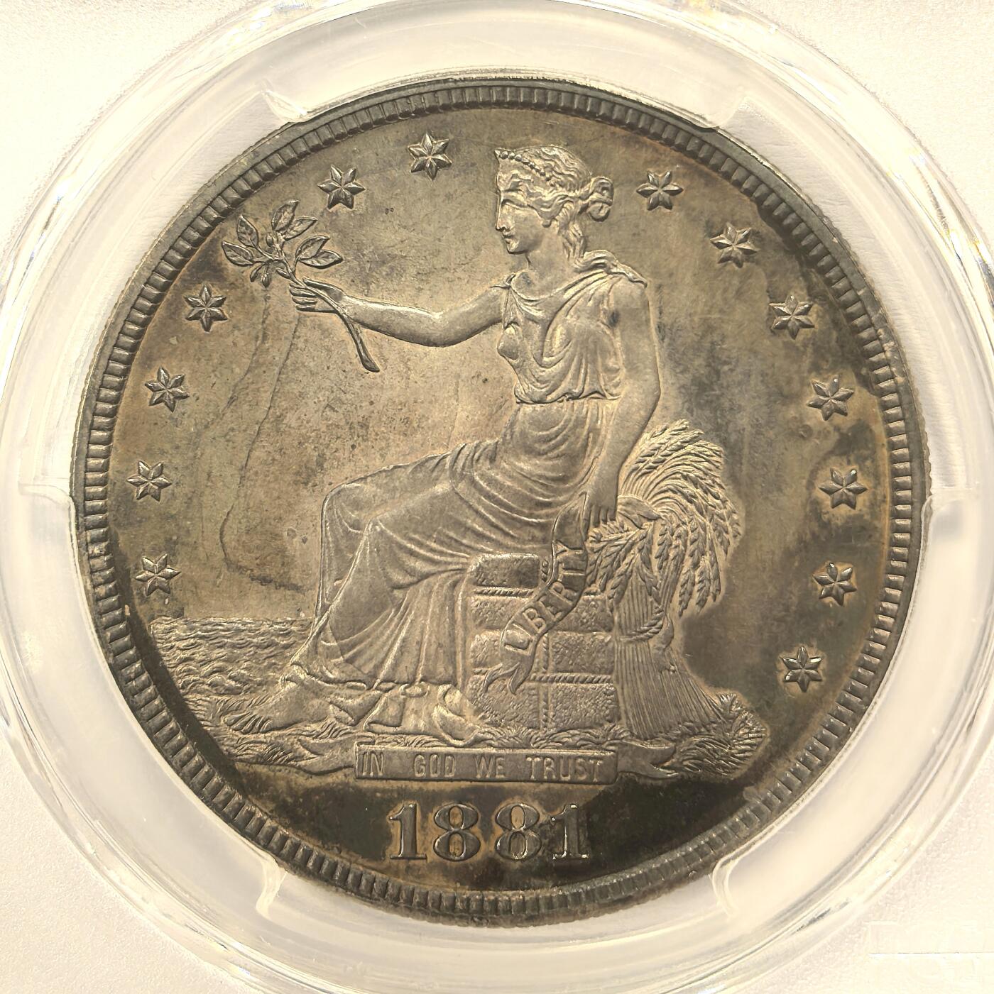 博洋堂“瑰宝之夜”第100期盛典专场（全场顺丰包邮） PCGS PR64 美国1881年精制拿花，D.L.汉森旧藏PC专属标签，关于D.L.汉森系列收藏见附图。1881精制拿花仅仅铸造了960枚，除了大珍1884和1885，在后铸精制拿花铸造量是第三少。此枚精制拿花五彩包浆深度镜面状态一流，此枚大概率低评加分可能性很大