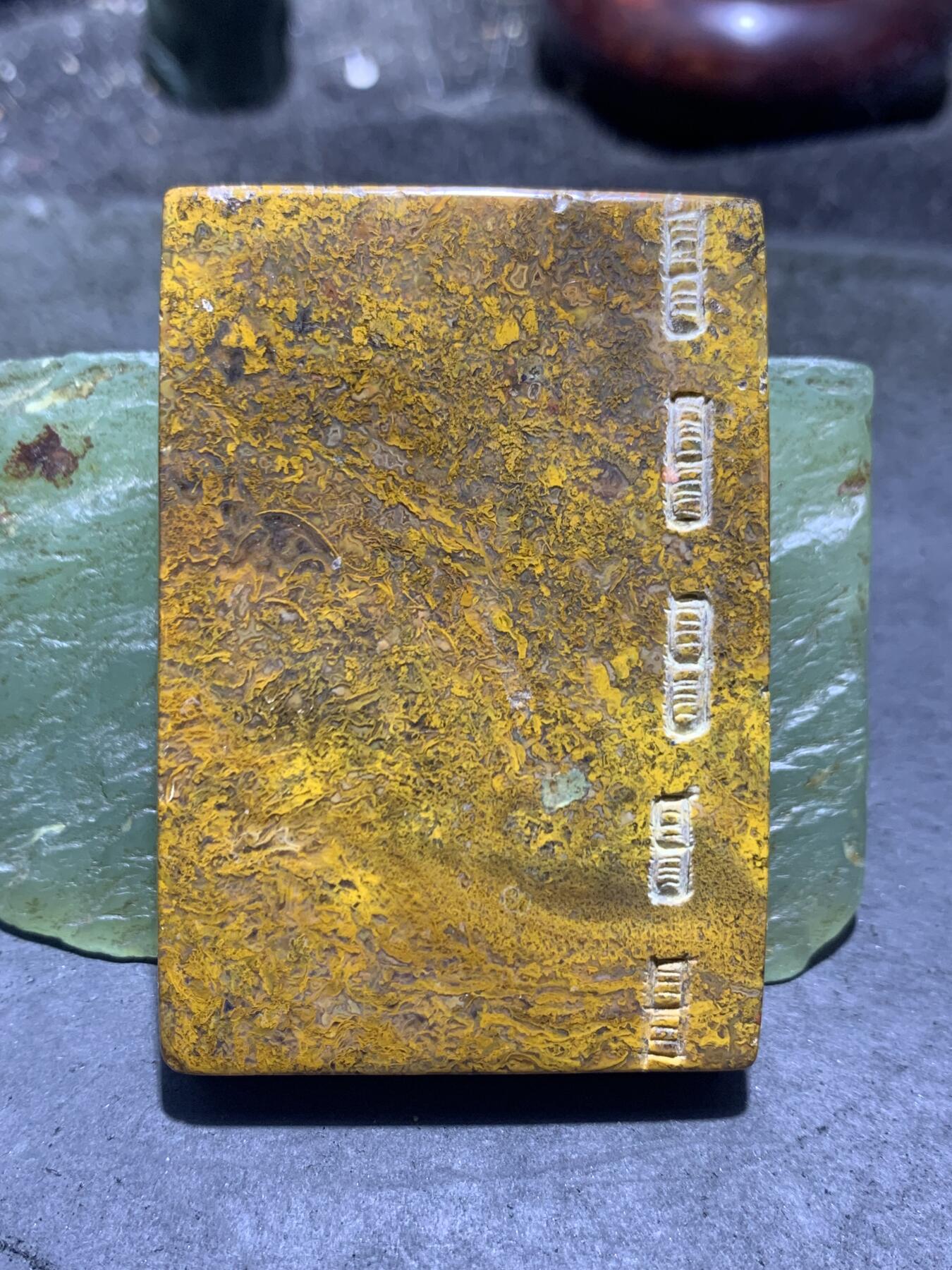 精美黄金草花纹战国红玛瑙手工雕刻西游记古书吊坠（挂件，把件）一个