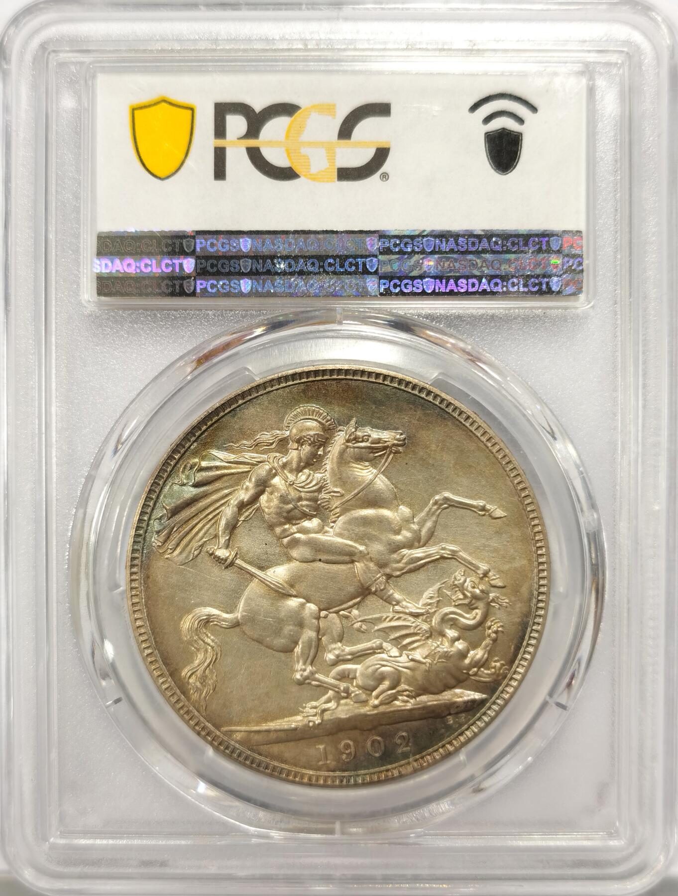 博洋堂“瑰宝之夜”第100期盛典专场（全场顺丰包邮） PCGS PR63 1902年英国爱德华七世马剑大银币，磨砂精制。极致梦幻五彩包浆，常见63分以上精制币绝大多数为白币，此枚如此标致五彩令人心驰神往。近期精制马剑成交价大幅上扬，此前类似的满五彩63分麦稀奇曾有6500元成交记录，此等状态高分精制英系大银值得藏家投资