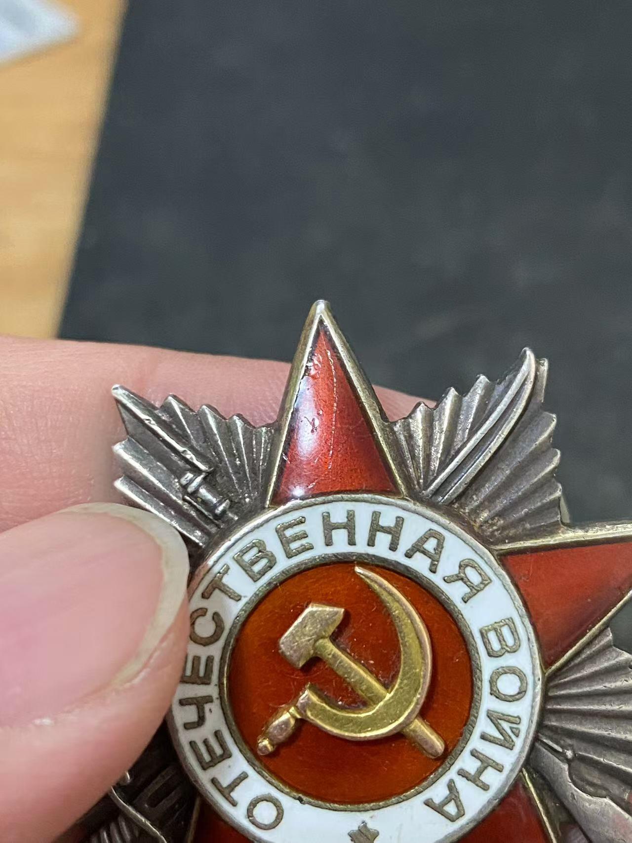 苏联勋章奖章拍卖12月6日晚上九点结束 找不到的加我qq或者微信都是184277308备注苏章拍卖。最好加微信群每次都会通知还有提前可以一口价的 最近会持续拍卖一些东西。			 苏联二级为国勋章 484874 有几处小掉皮 图片可以看出 汽车连指挥员 保障运输