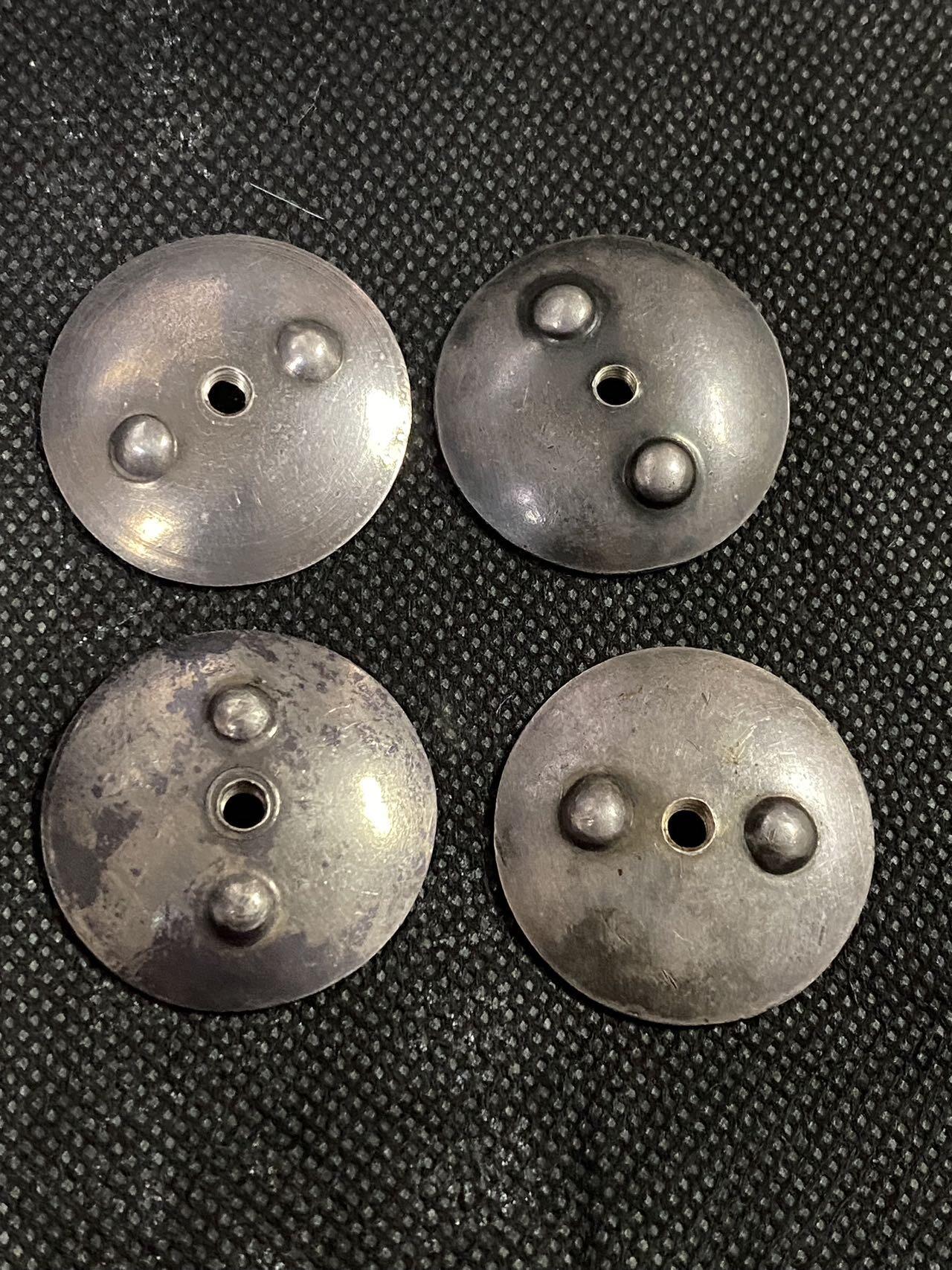 苏联勋章奖章拍卖12月6日晚上九点结束 找不到的加我qq或者微信都是184277308备注苏章拍卖。最好加微信群每次都会通知还有提前可以一口价的 最近会持续拍卖一些东西。			 苏联勋章银盖子四个 可以配早期红星 卫国 红旗等