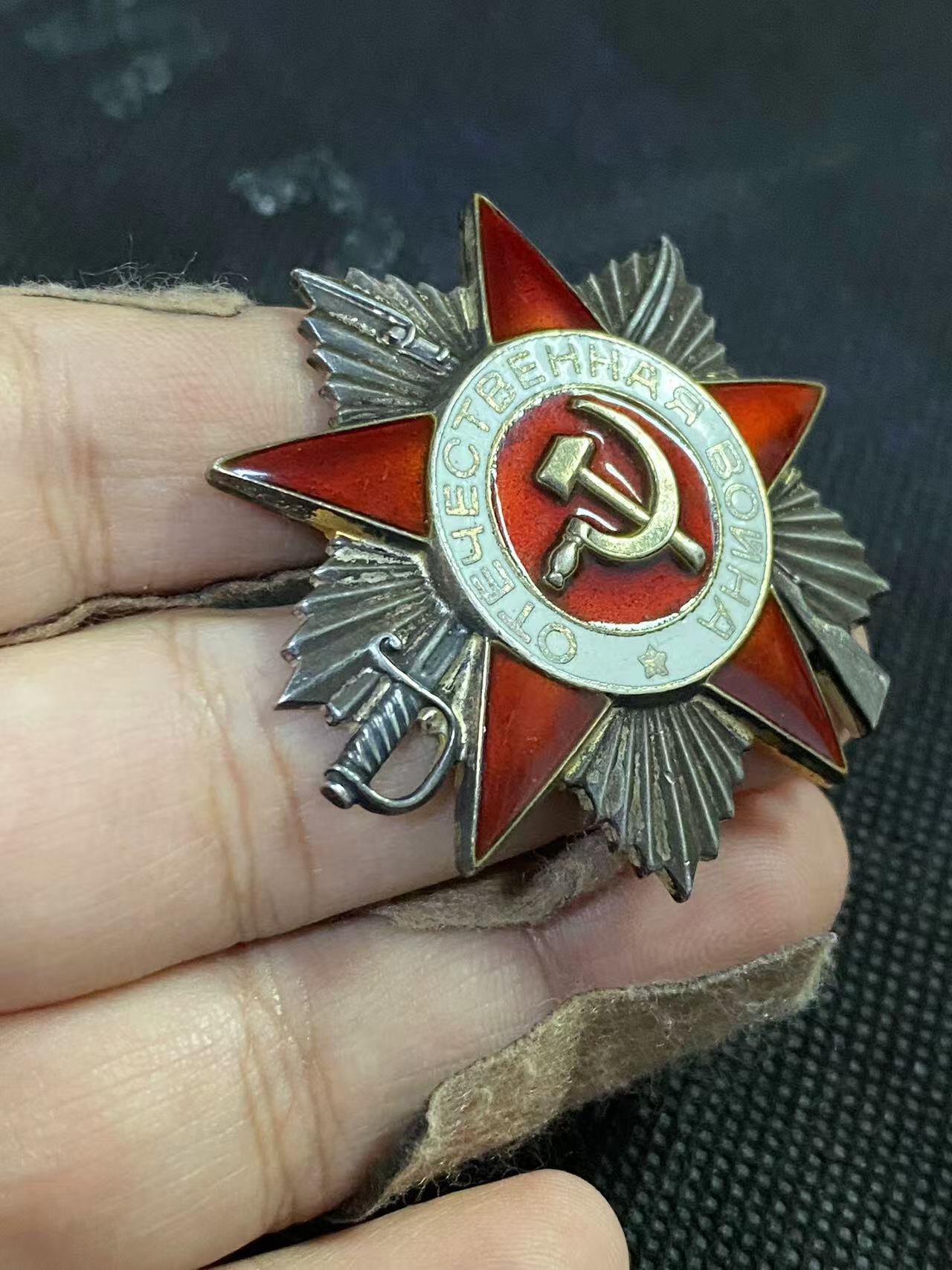 苏联勋章奖章拍卖12月6日晚上九点结束 找不到的加我qq或者微信都是184277308备注苏章拍卖。最好加微信群每次都会通知还有提前可以一口价的 最近会持续拍卖一些东西。			 苏联二级为国85版 品相不错无磕碰 4054903