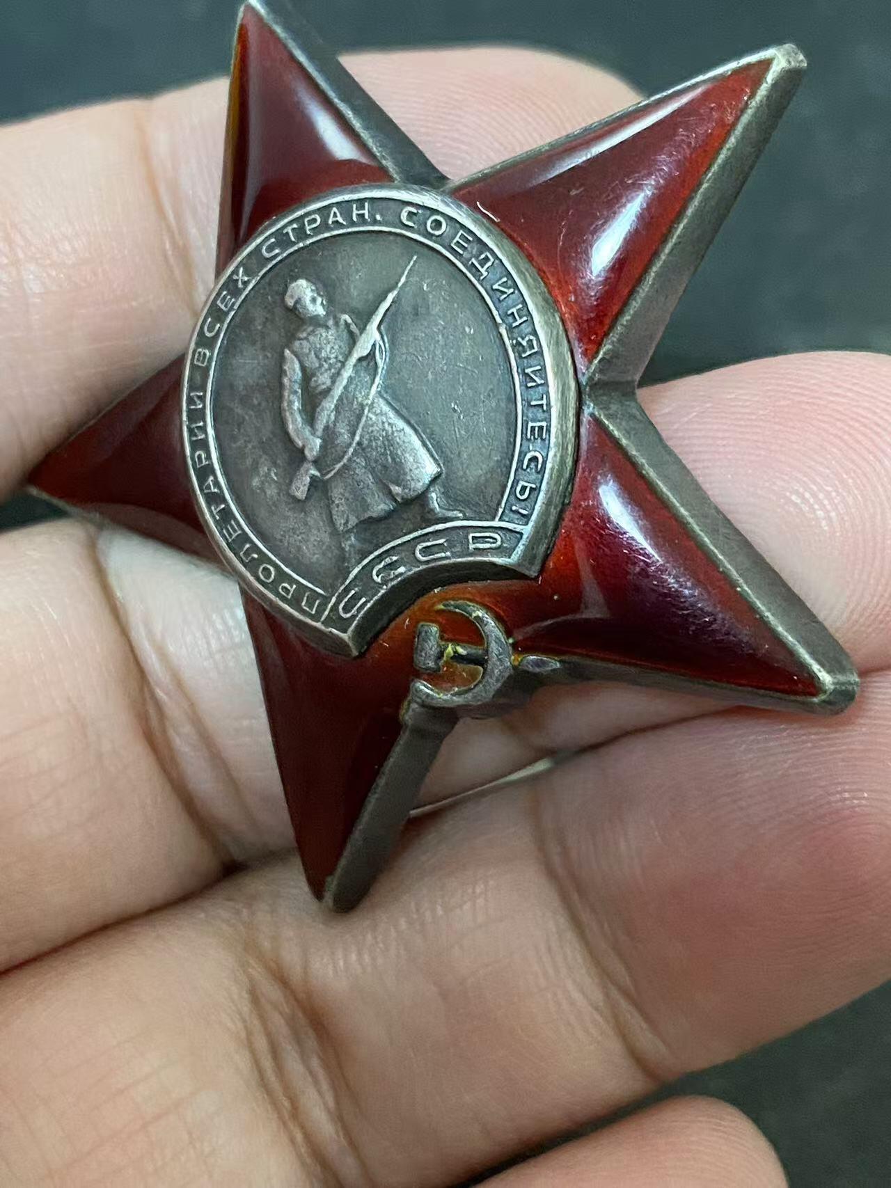 苏联勋章奖章拍卖12月6日晚上九点结束 找不到的加我qq或者微信都是184277308备注苏章拍卖。最好加微信群每次都会通知还有提前可以一口价的 最近会持续拍卖一些东西。			 苏联二战红星 哥萨克骑兵团 1969310 好品无磕碰 佩戴痕迹 Жирнов Виктор Матвеевич 哥萨克骑兵团 先头警卫队 被袭击时反击积弊11