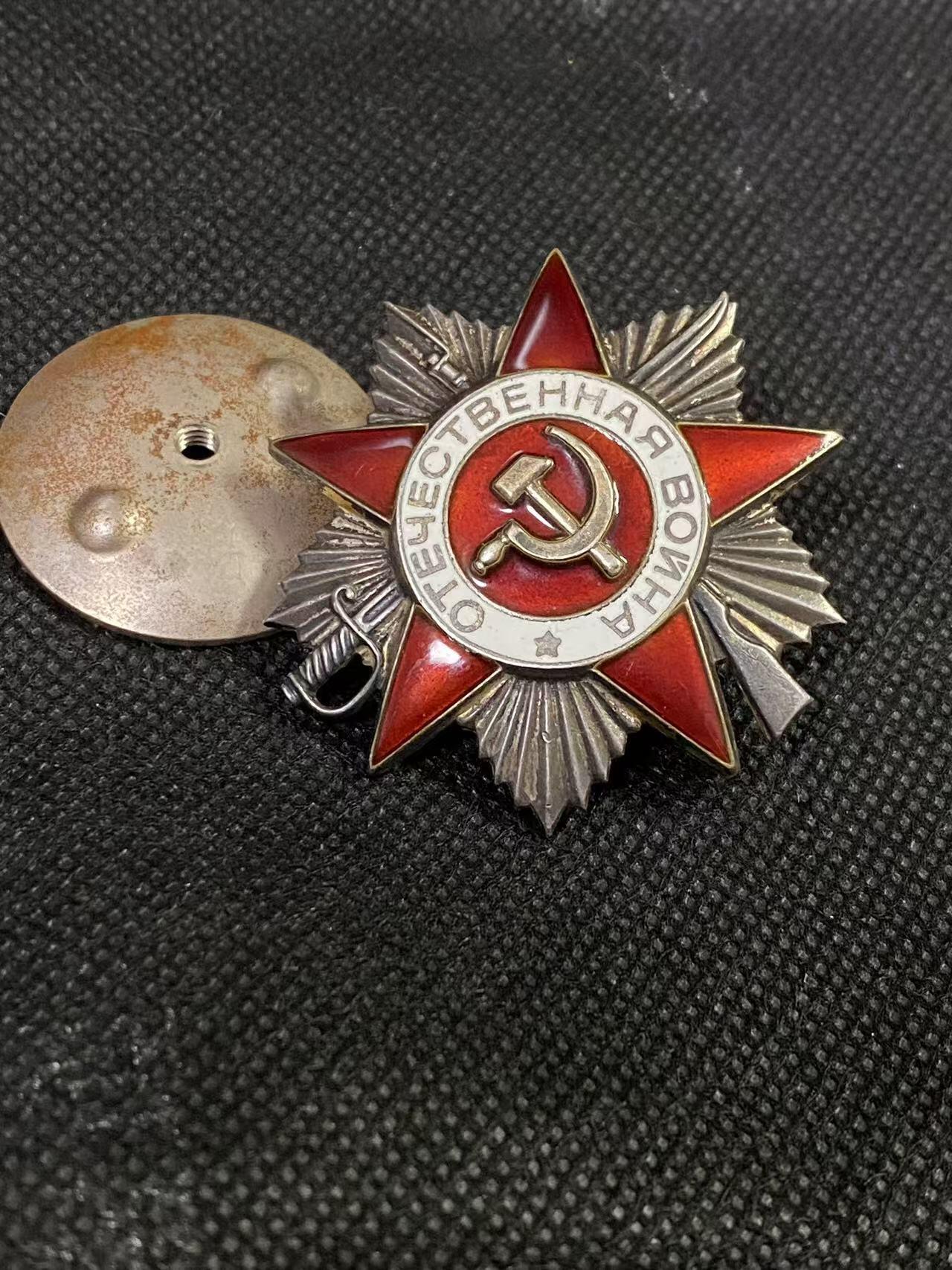 苏联勋章奖章拍卖12月6日晚上九点结束 找不到的加我qq或者微信都是184277308备注苏章拍卖。最好加微信群每次都会通知还有提前可以一口价的 最近会持续拍卖一些东西。			 苏联二级为国85版 品相不错无磕碰 4054903