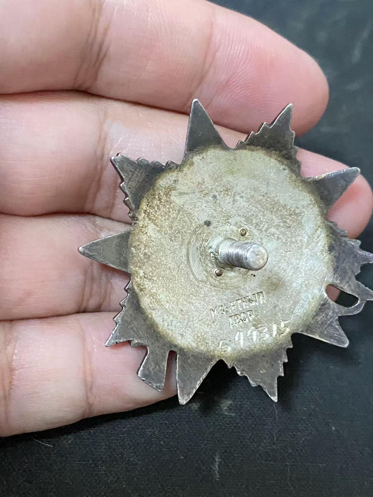 苏联勋章奖章拍卖12月6日晚上九点结束 找不到的加我qq或者微信都是184277308备注苏章拍卖。最好加微信群每次都会通知还有提前可以一口价的 最近会持续拍卖一些东西。			 苏联二级为国战争勋章 544315 证件只有照片没有实物！左角磕碰 刻号非常有意思奥尔沙自行火炮团共青团小组长 Оркин Сергей Васильевич 突破敌军防御和强攻柯尼斯堡市时带领连队占领并完全肃清4座建筑物、2个街区，消灭了不同口径的火炮9门，轻重机枪21挺，迫击炮连3个，观察所2个，运载弹药的汽车2辆、敌人约120名，压制3个永久性火力点他还获得了一个二级也翻译了放在最后