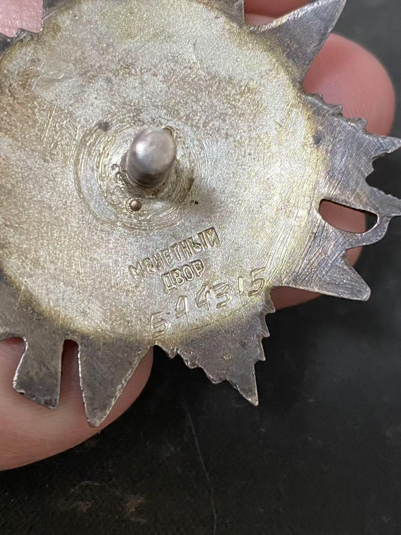 苏联勋章奖章拍卖12月6日晚上九点结束 找不到的加我qq或者微信都是184277308备注苏章拍卖。最好加微信群每次都会通知还有提前可以一口价的 最近会持续拍卖一些东西。			 苏联二级为国战争勋章 544315 证件只有照片没有实物！左角磕碰 刻号非常有意思奥尔沙自行火炮团共青团小组长 Оркин Сергей Васильевич 突破敌军防御和强攻柯尼斯堡市时带领连队占领并完全肃清4座建筑物、2个街区，消灭了不同口径的火炮9门，轻重机枪21挺，迫击炮连3个，观察所2个，运载弹药的汽车2辆、敌人约120名，压制3个永久性火力点他还获得了一个二级也翻译了放在最后