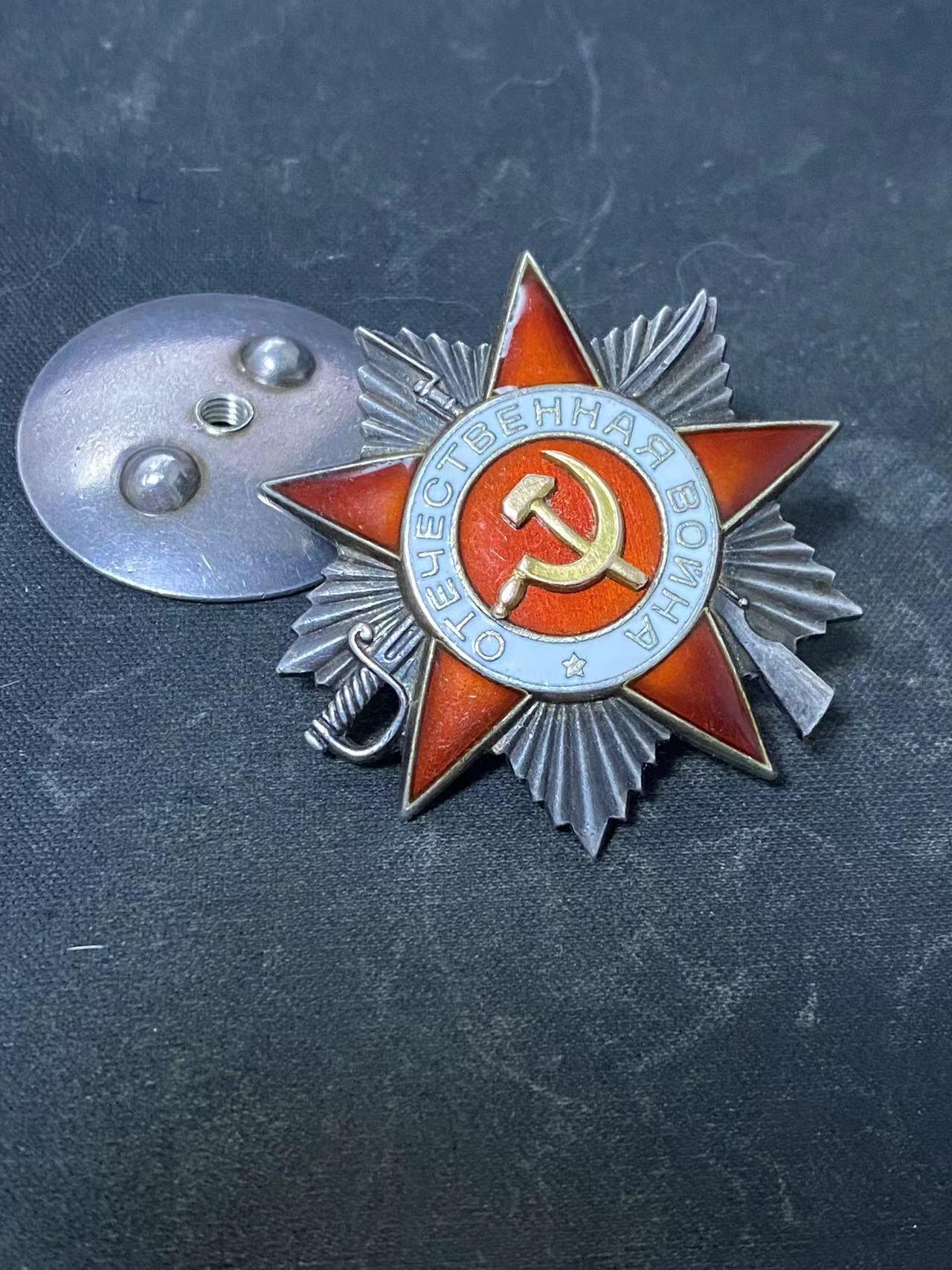 苏联勋章奖章拍卖12月6日晚上九点结束 找不到的加我qq或者微信都是184277308备注苏章拍卖。最好加微信群每次都会通知还有提前可以一口价的 最近会持续拍卖一些东西。			 苏联二战二级为国勋章 529063 好品 无磕碰 佩戴痕迹较多 原配银轮 Мощенков Сергей Егорович 斯摩棱斯克骑兵师86近卫利达骑兵团反坦克歼击炮兵连57毫米炮长 为骑兵扫除障碍 1重几枪2轻机枪 积弊15 加在维滕贝格市附近（德国）积弊20 非常好的骑兵团的炮长的二级。