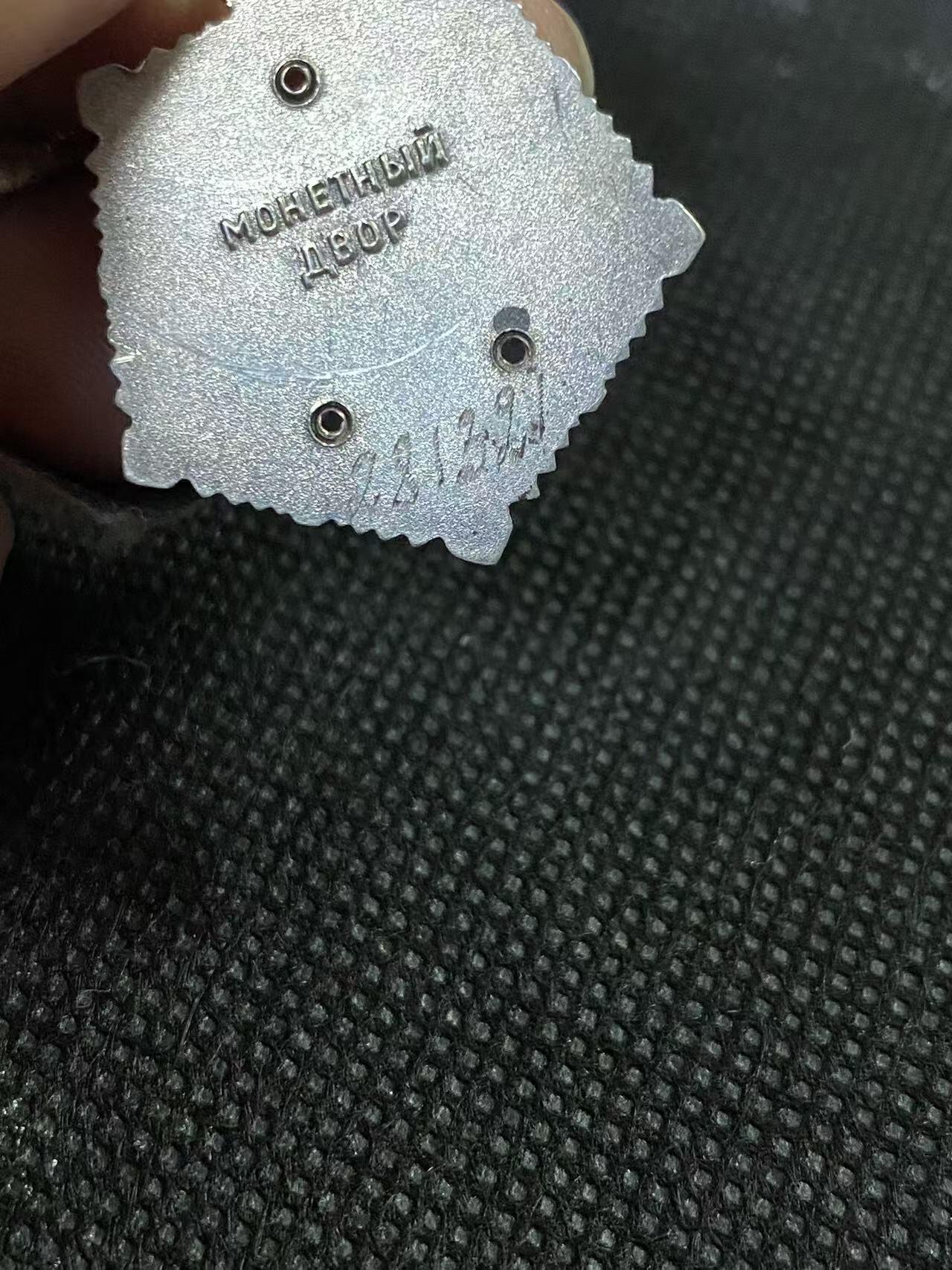 苏联勋章奖章拍卖12月6日晚上九点结束 找不到的加我qq或者微信都是184277308备注苏章拍卖。最好加微信群每次都会通知还有提前可以一口价的 最近会持续拍卖一些东西。			 苏联英雄母亲 无金星 珐琅好品 281321