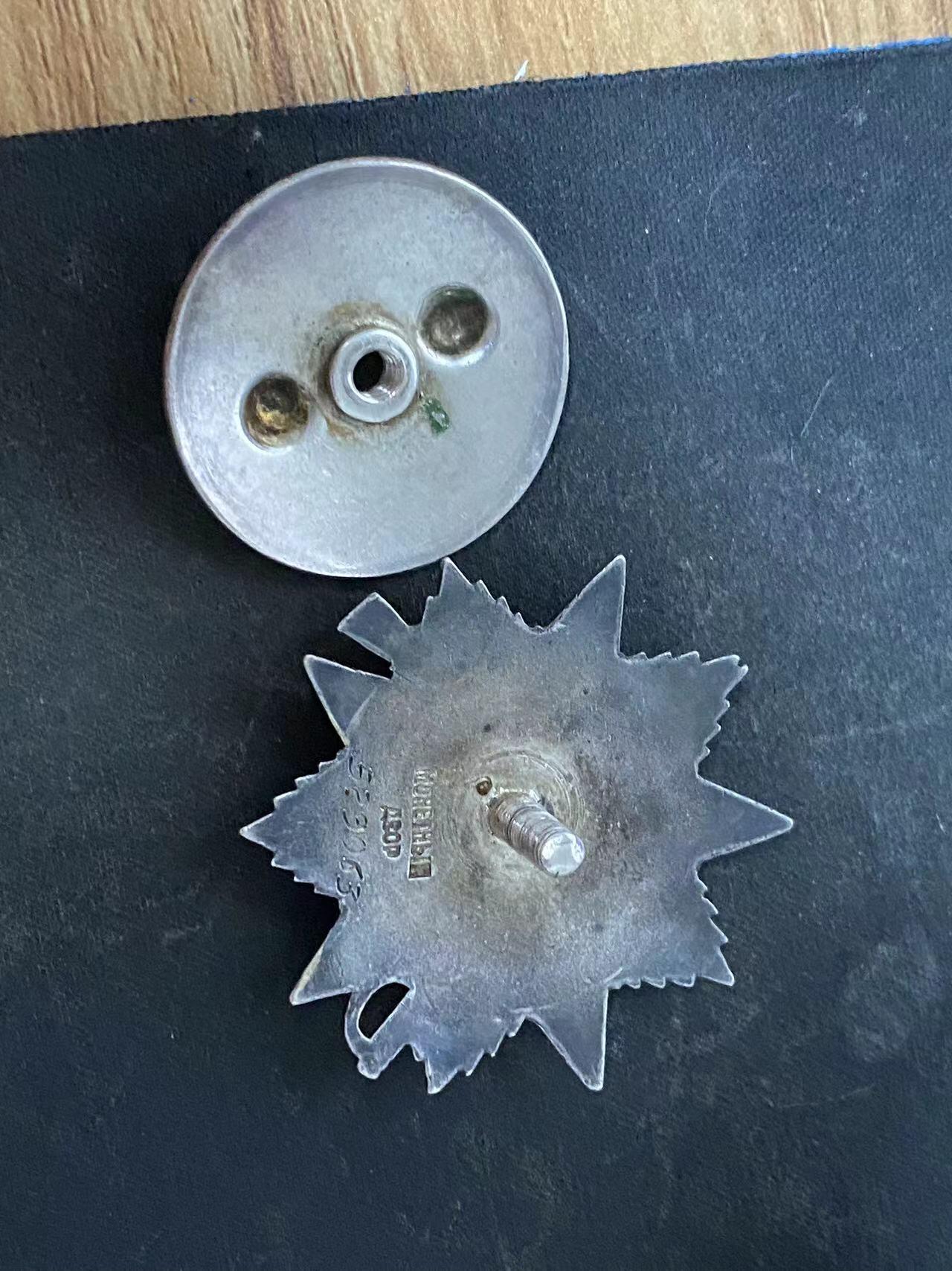 苏联勋章奖章拍卖12月6日晚上九点结束 找不到的加我qq或者微信都是184277308备注苏章拍卖。最好加微信群每次都会通知还有提前可以一口价的 最近会持续拍卖一些东西。			 苏联二战二级为国勋章 529063 好品 无磕碰 佩戴痕迹较多 原配银轮 Мощенков Сергей Егорович 斯摩棱斯克骑兵师86近卫利达骑兵团反坦克歼击炮兵连57毫米炮长 为骑兵扫除障碍 1重几枪2轻机枪 积弊15 加在维滕贝格市附近（德国）积弊20 非常好的骑兵团的炮长的二级。