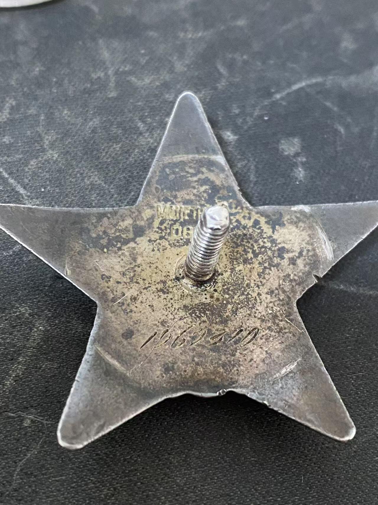 苏联勋章奖章拍卖12月6日晚上九点结束 找不到的加我qq或者微信都是184277308备注苏章拍卖。最好加微信群每次都会通知还有提前可以一口价的 最近会持续拍卖一些东西。			 苏联二战红星 哥萨克骑兵团 1969310 好品无磕碰 佩戴痕迹 Жирнов Виктор Матвеевич 哥萨克骑兵团 先头警卫队 被袭击时反击积弊11