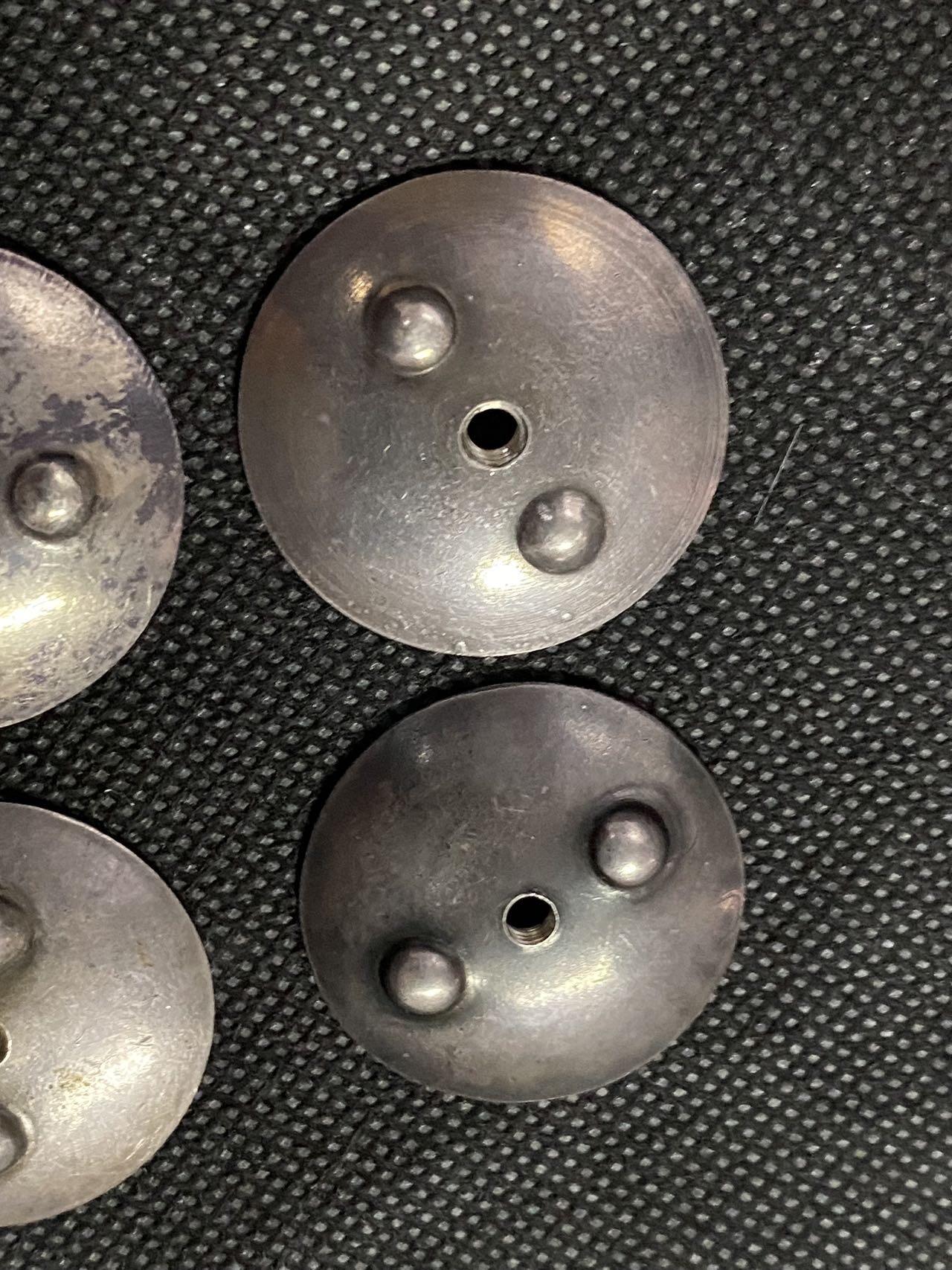 苏联勋章奖章拍卖12月6日晚上九点结束 找不到的加我qq或者微信都是184277308备注苏章拍卖。最好加微信群每次都会通知还有提前可以一口价的 最近会持续拍卖一些东西。			 苏联勋章银盖子四个 可以配早期红星 卫国 红旗等