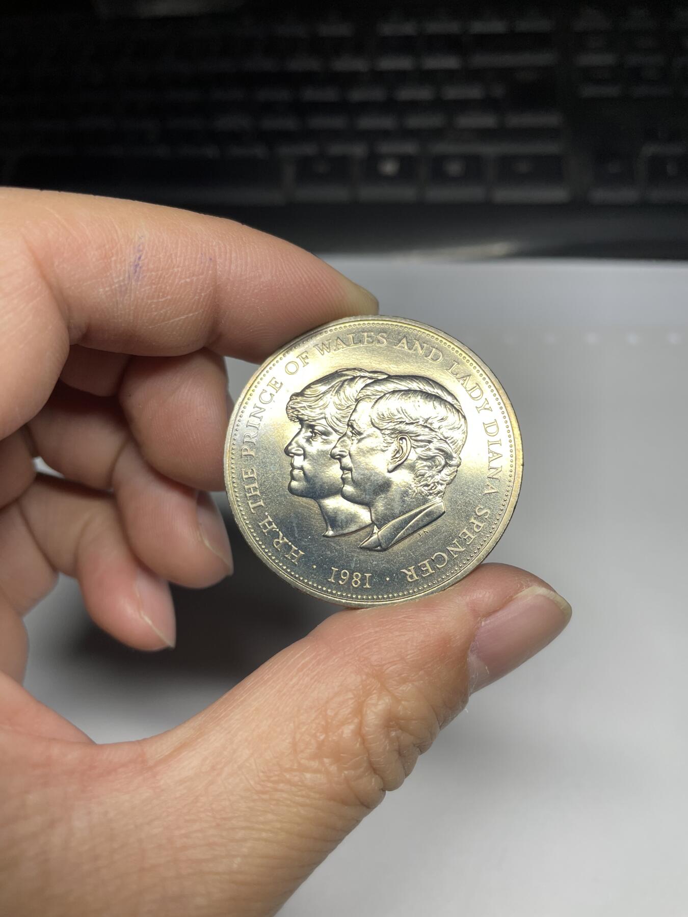每日一拍，2024年集古藏今外币拍卖第十八期-第2场—（总第172拍），可以寄存60天，满160元包邮。 1981年英国克朗纪念币