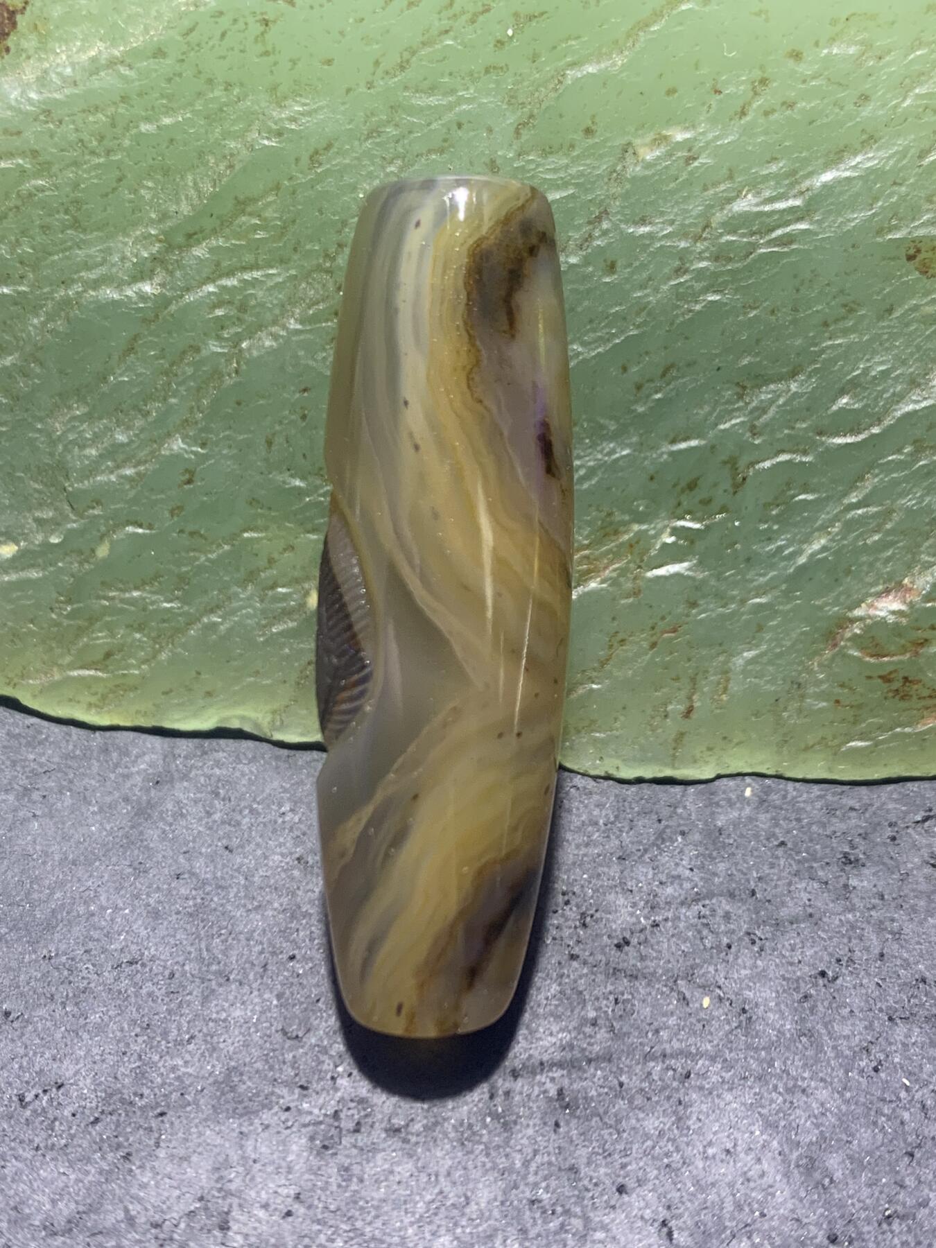 精美亚光高玉化草花纹巴西玛瑙手工俏色巧雕富贵有鱼桶珠一个！
