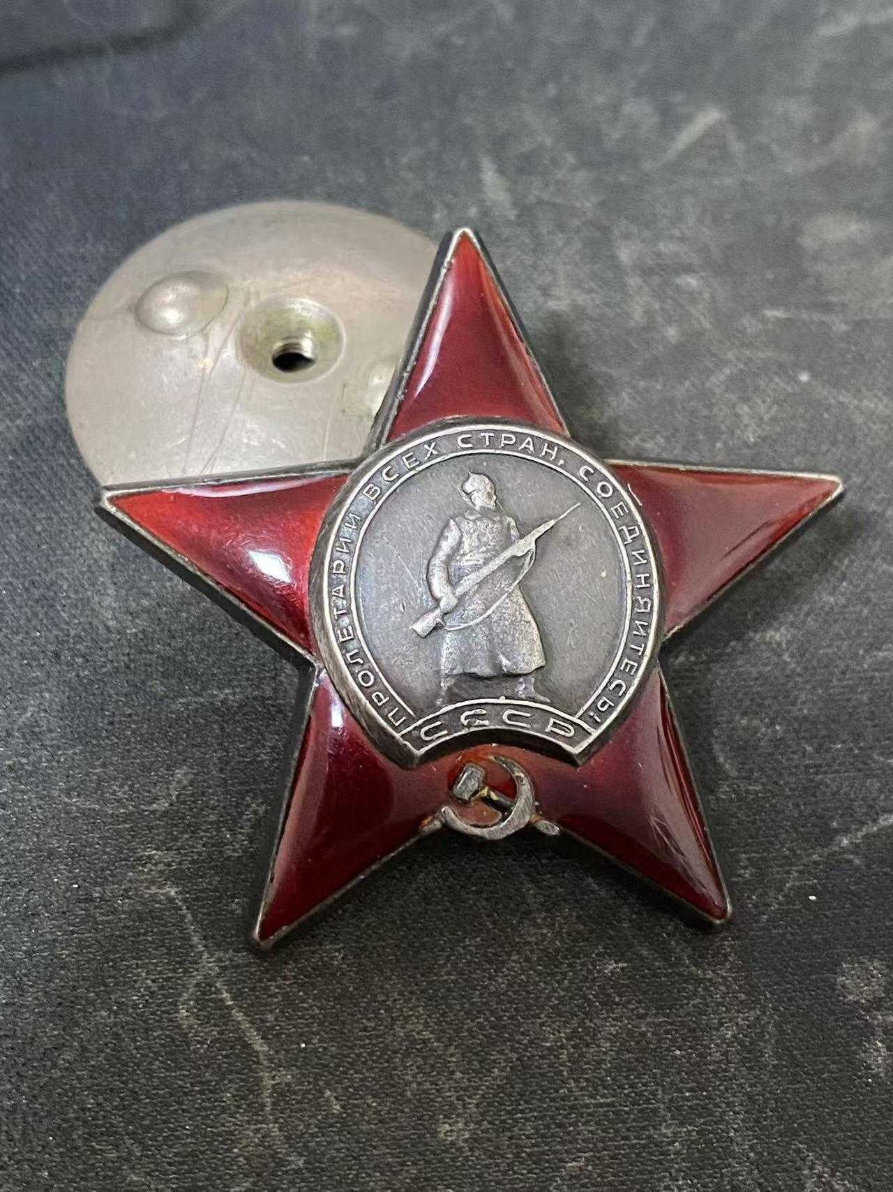 苏联勋章奖章拍卖12月6日晚上九点结束 找不到的加我qq或者微信都是184277308备注苏章拍卖。最好加微信群每次都会通知还有提前可以一口价的 最近会持续拍卖一些东西。			 苏联二战红星 哥萨克骑兵团 1969310 好品无磕碰 佩戴痕迹 Жирнов Виктор Матвеевич 哥萨克骑兵团 先头警卫队 被袭击时反击积弊11