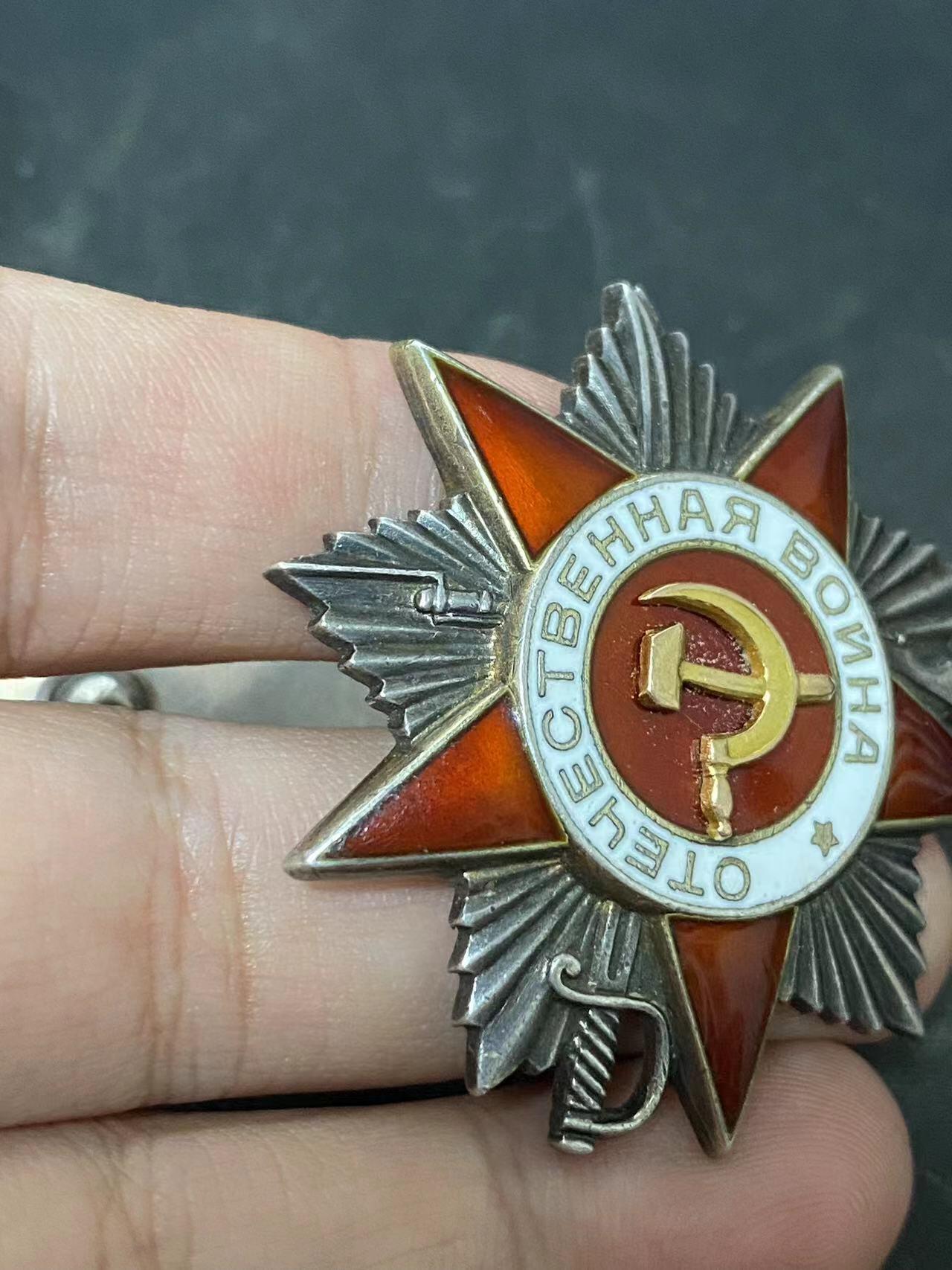 苏联勋章奖章拍卖12月6日晚上九点结束 找不到的加我qq或者微信都是184277308备注苏章拍卖。最好加微信群每次都会通知还有提前可以一口价的 最近会持续拍卖一些东西。			 苏联二战二级为国勋章 529063 好品 无磕碰 佩戴痕迹较多 原配银轮 Мощенков Сергей Егорович 斯摩棱斯克骑兵师86近卫利达骑兵团反坦克歼击炮兵连57毫米炮长 为骑兵扫除障碍 1重几枪2轻机枪 积弊15 加在维滕贝格市附近（德国）积弊20 非常好的骑兵团的炮长的二级。