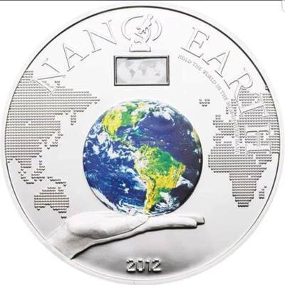 【币将精彩】世界钱币拍卖（2025-7-23） - 库克2012年世界在你手中纳米芯片镶嵌银币  面值：10元 材质：925银50克 直径：50毫米 发行量：1000 带证书包装。