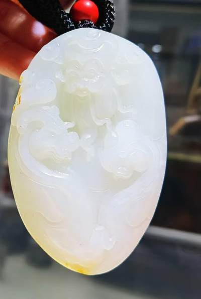 和田籽料财神手把件料大分量足，原皮原色，白度极佳，性价比超高！大漏！克重:105.2。自带国检证书！尺寸:7cm*4.8cm - 和田籽料财神手把件料大分量足，原皮原色，白度极佳，性价比超高！大漏！克重:105.2。自带国检证书！尺寸:7cm*4.8cm