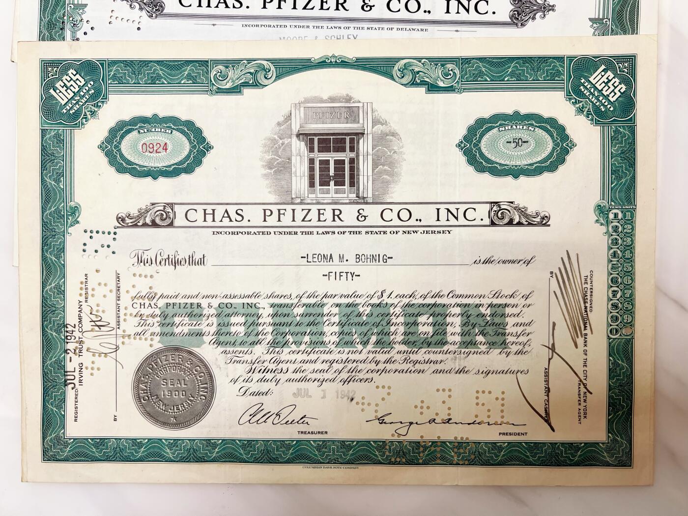 著名的辉瑞制药公司股票4张不同大通银行代理发行包括一张早期品种雕刻版印制- 美钞公司雕刻作品发烧友- 美钞公司雕刻作品发烧友-