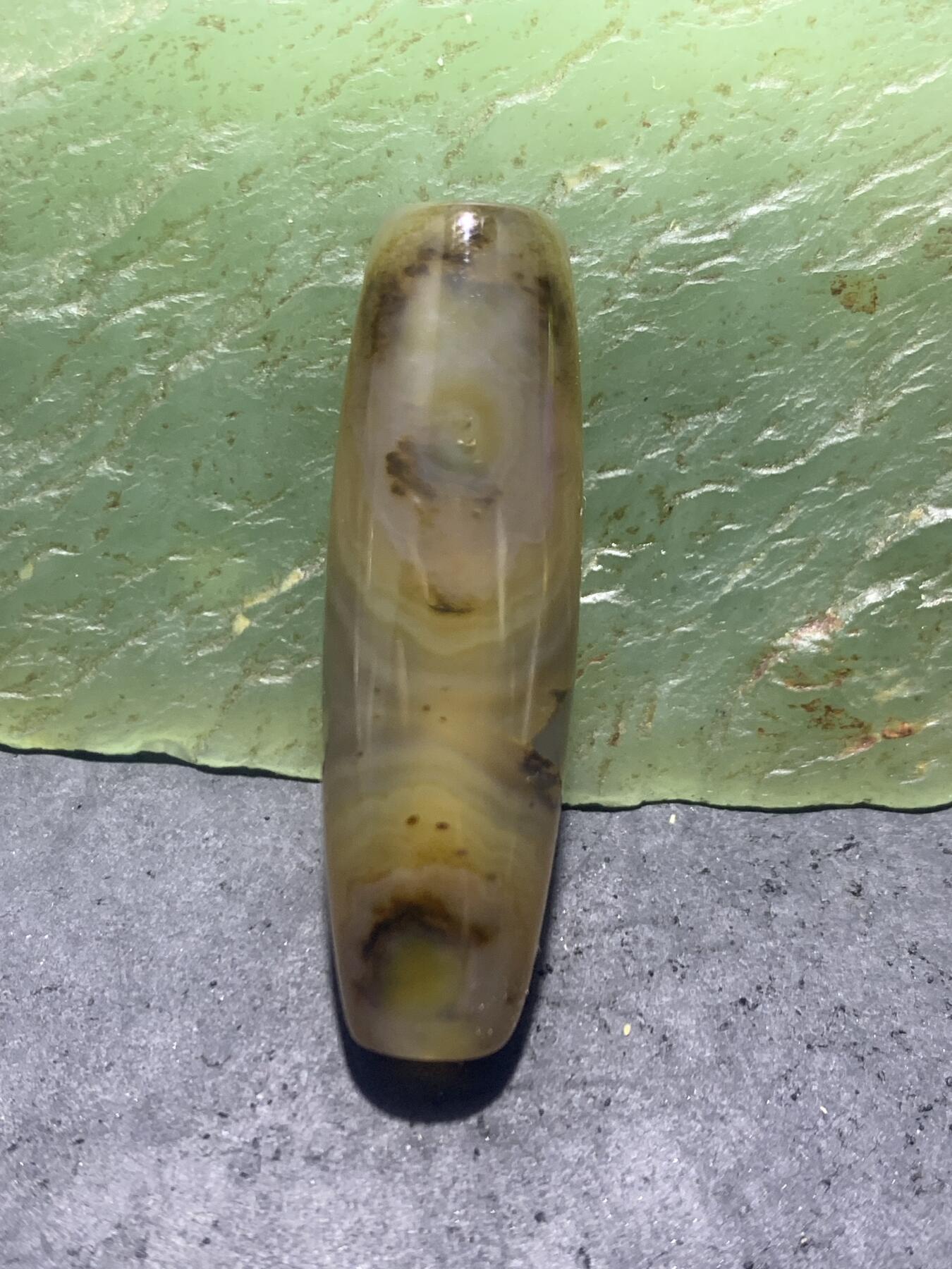 精美亚光高玉化草花纹巴西玛瑙手工俏色巧雕富贵有鱼桶珠一个！