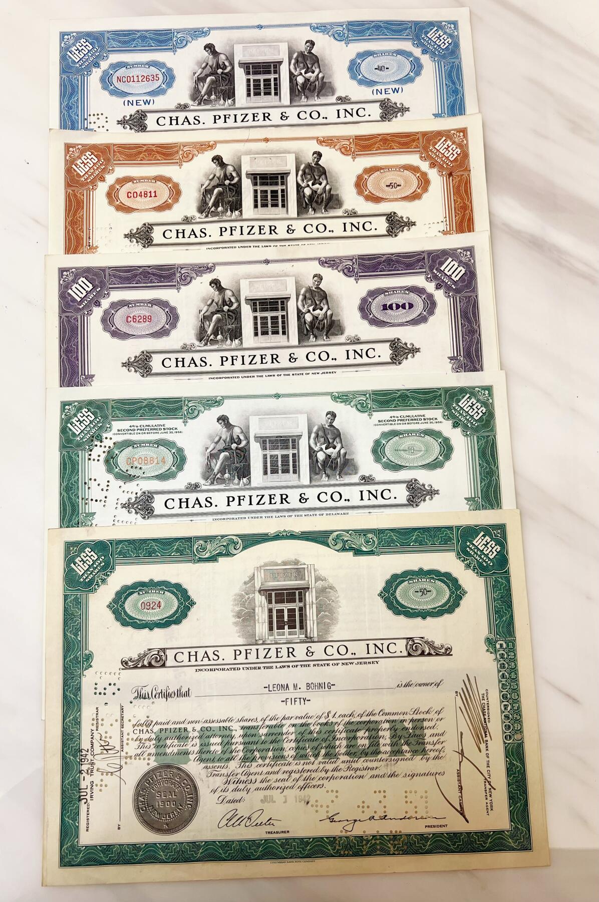 著名的辉瑞制药公司股票4张不同大通银行代理发行包括一张早期品种雕刻版印制- 美钞公司雕刻作品发烧友- 美钞公司雕刻作品发烧友-