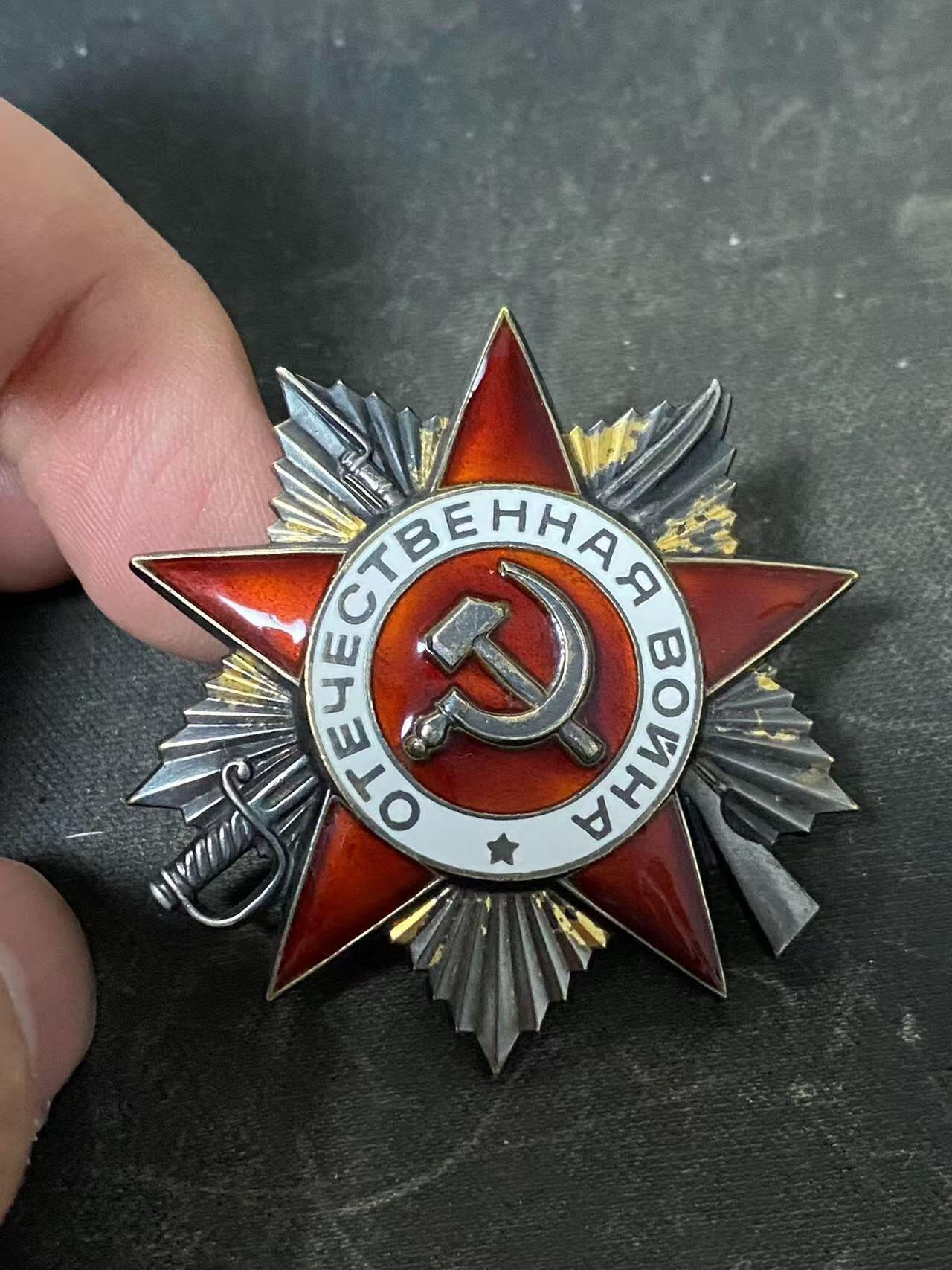 苏联勋章奖章拍卖12月6日晚上九点结束 找不到的加我qq或者微信都是184277308备注苏章拍卖。最好加微信群每次都会通知还有提前可以一口价的 最近会持续拍卖一些东西。			 苏联85一级勋章 极品珐琅 背面镀金大部分都在