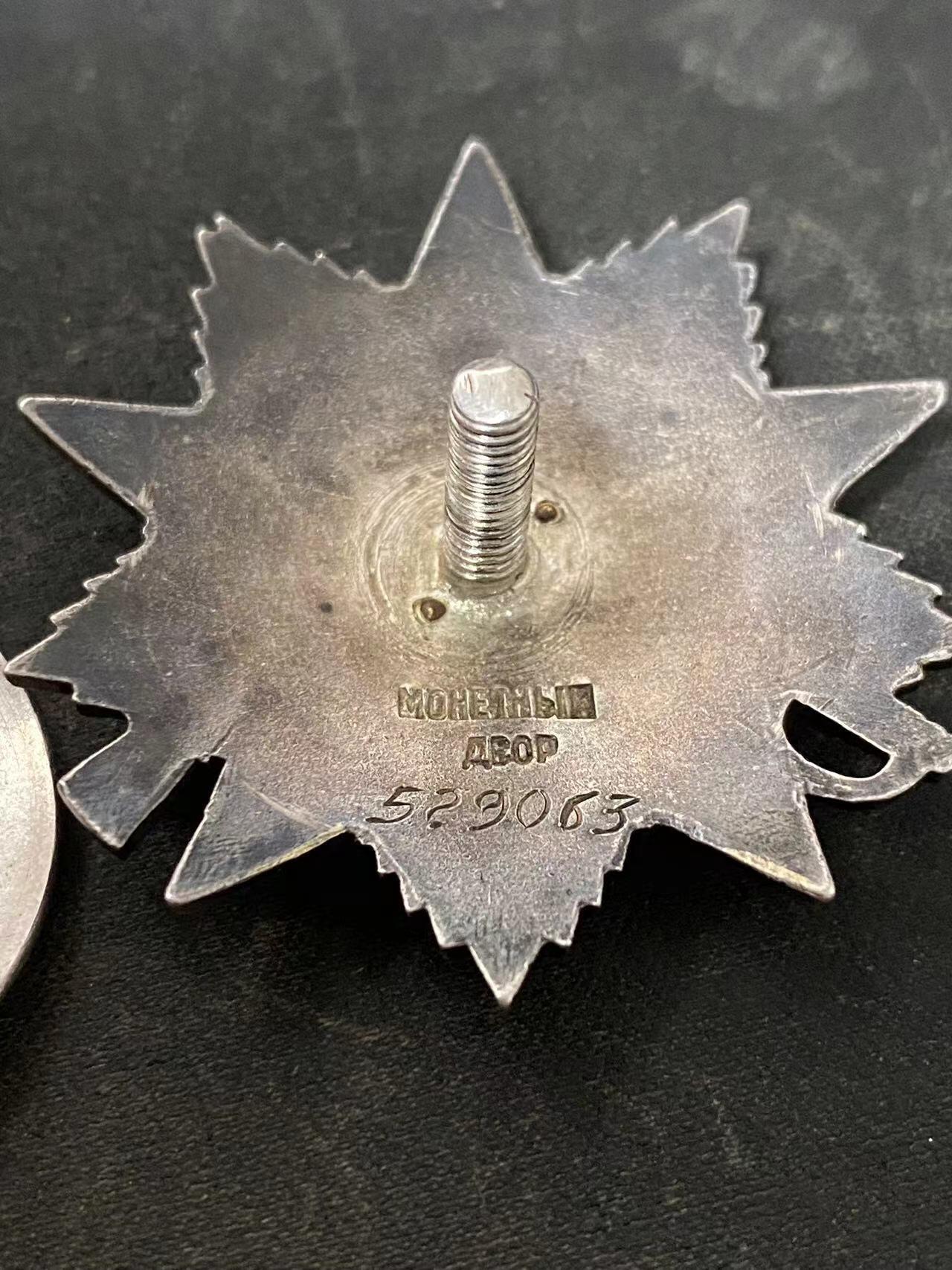 苏联勋章奖章拍卖12月6日晚上九点结束 找不到的加我qq或者微信都是184277308备注苏章拍卖。最好加微信群每次都会通知还有提前可以一口价的 最近会持续拍卖一些东西。			 苏联二战二级为国勋章 529063 好品 无磕碰 佩戴痕迹较多 原配银轮 Мощенков Сергей Егорович 斯摩棱斯克骑兵师86近卫利达骑兵团反坦克歼击炮兵连57毫米炮长 为骑兵扫除障碍 1重几枪2轻机枪 积弊15 加在维滕贝格市附近（德国）积弊20 非常好的骑兵团的炮长的二级。