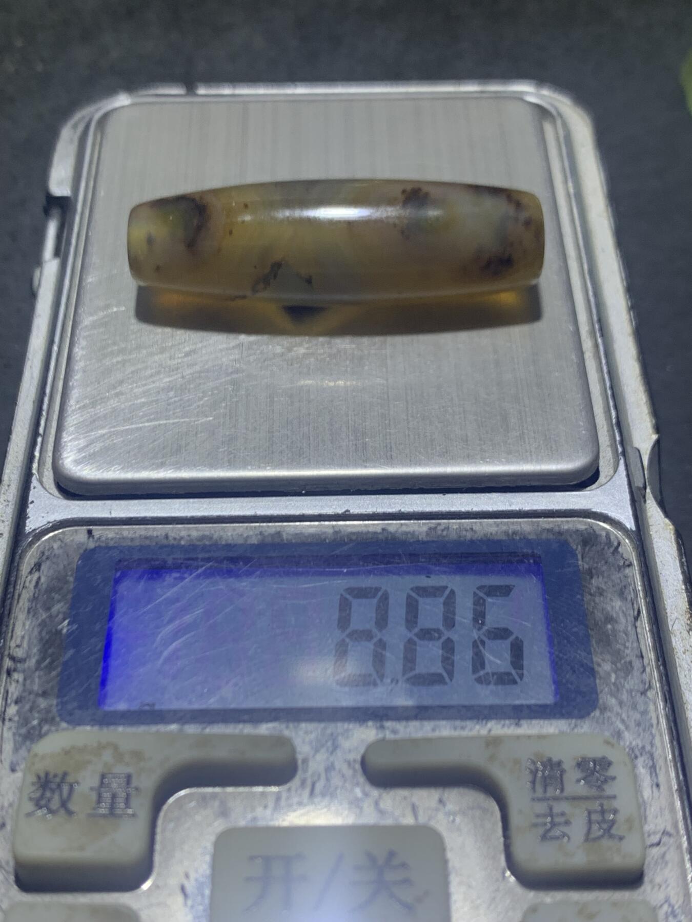 精美亚光高玉化草花纹巴西玛瑙手工俏色巧雕富贵有鱼桶珠一个！