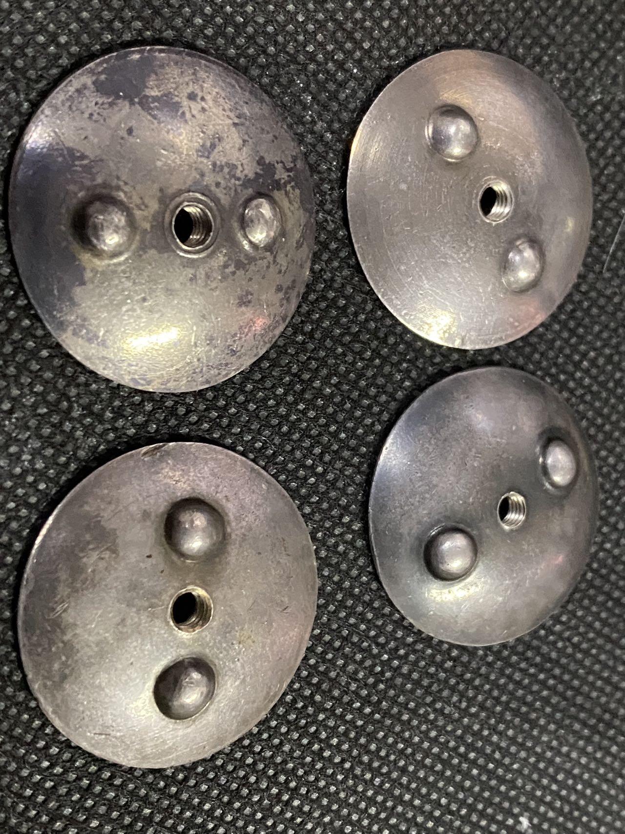 苏联勋章奖章拍卖12月6日晚上九点结束 找不到的加我qq或者微信都是184277308备注苏章拍卖。最好加微信群每次都会通知还有提前可以一口价的 最近会持续拍卖一些东西。			 苏联勋章银盖子四个 可以配早期红星 卫国 红旗等