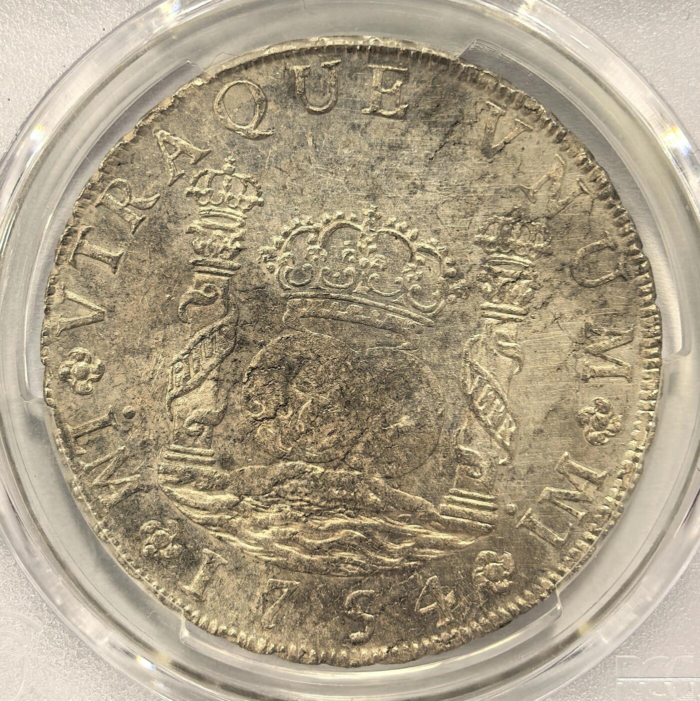 博洋堂“瑰宝之夜”第100期盛典专场（全场顺丰包邮） PCGS MS62 西属秘鲁1754年LM JD斐迪南六世地球双柱大银，远比同年墨西哥地球要少，底板略带镜面效果，顶级藏家一步到位