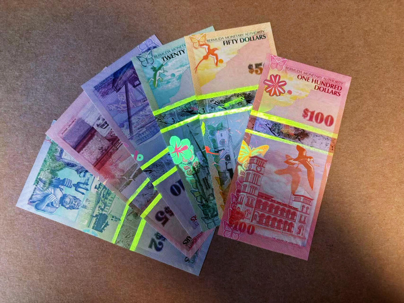 【Blue Auction】✨世界纸币精拍第583期【精】  【洋葱冠 全同546小号 含获奖钞 一组6张】百慕大 2009年2-100元 设计精美 全新UNC 如今全同套装少见
