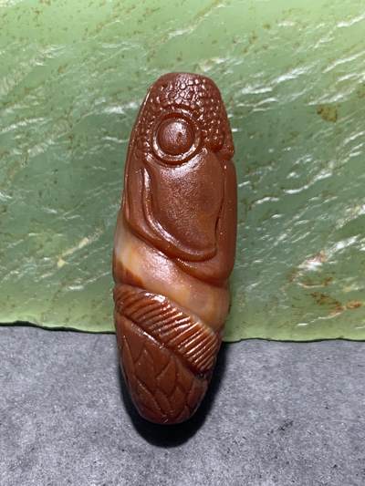 精美亚光冻料战国红玛瑙手工俏色巧雕红龙鱼桶珠一个 精美亚光冻料战国红玛瑙手工俏色巧雕红龙鱼桶珠一个