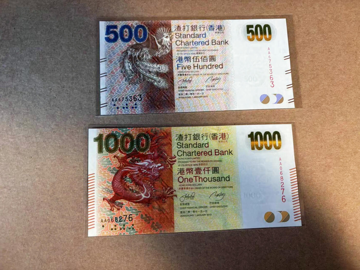 【Blue Auction】✨世界纸币精拍第583期【精】  【一组2张AA冠】香港 渣打 2010年500-1000元 全新UNC