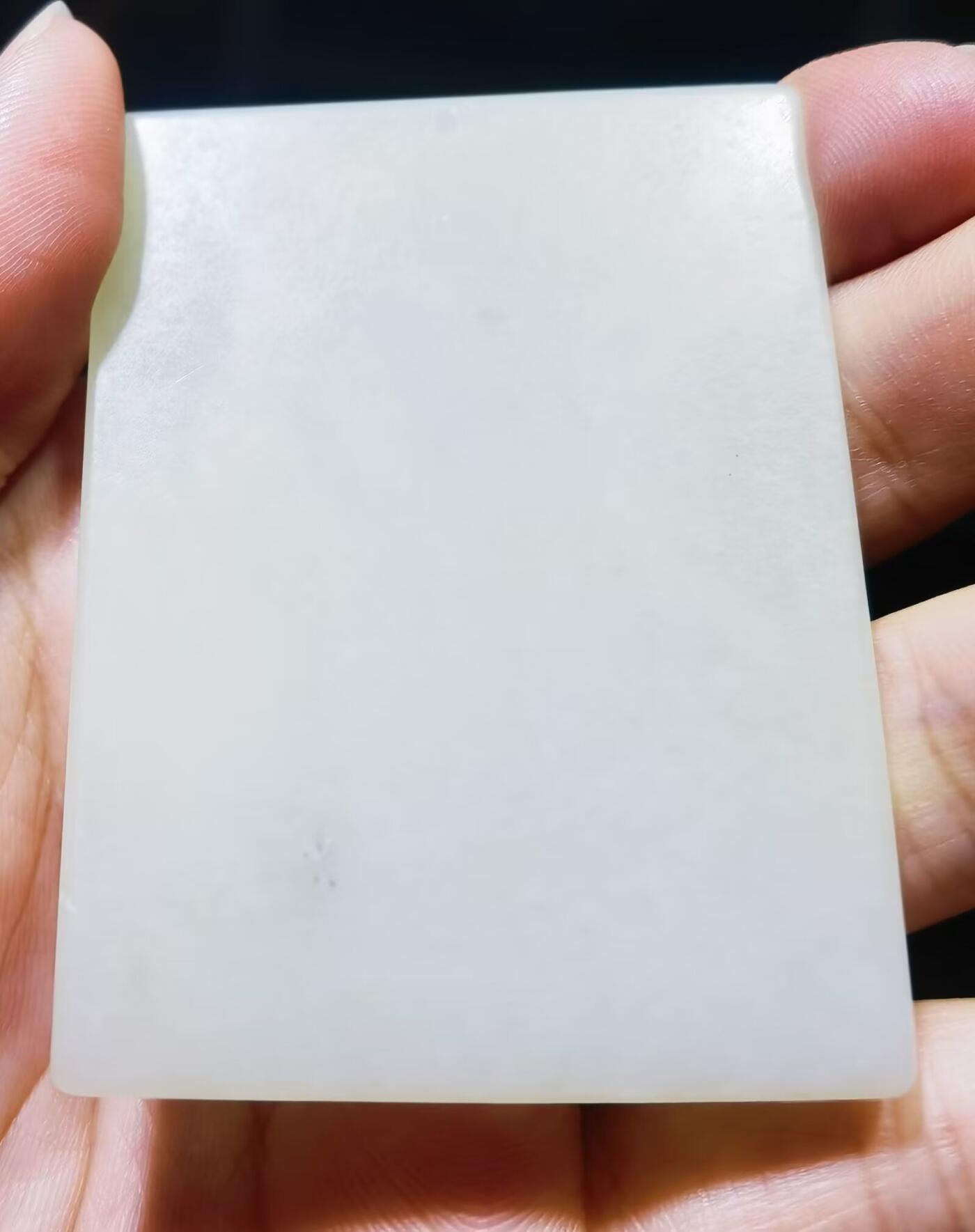 和田玉花开富贵立体雕刻品相如图自带国检证书尺寸:59*44*6 谢绝议价。捡漏价工费都不够！