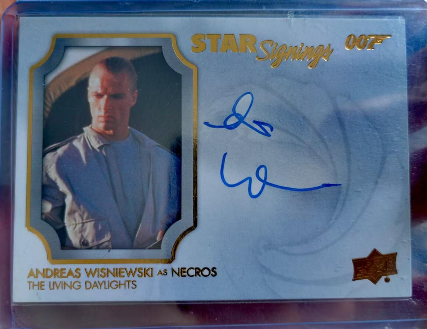 龍虎卡牌ᴿ XIII（万物皆可） 【亲签】007电影演员亲签-卡签-UD出品