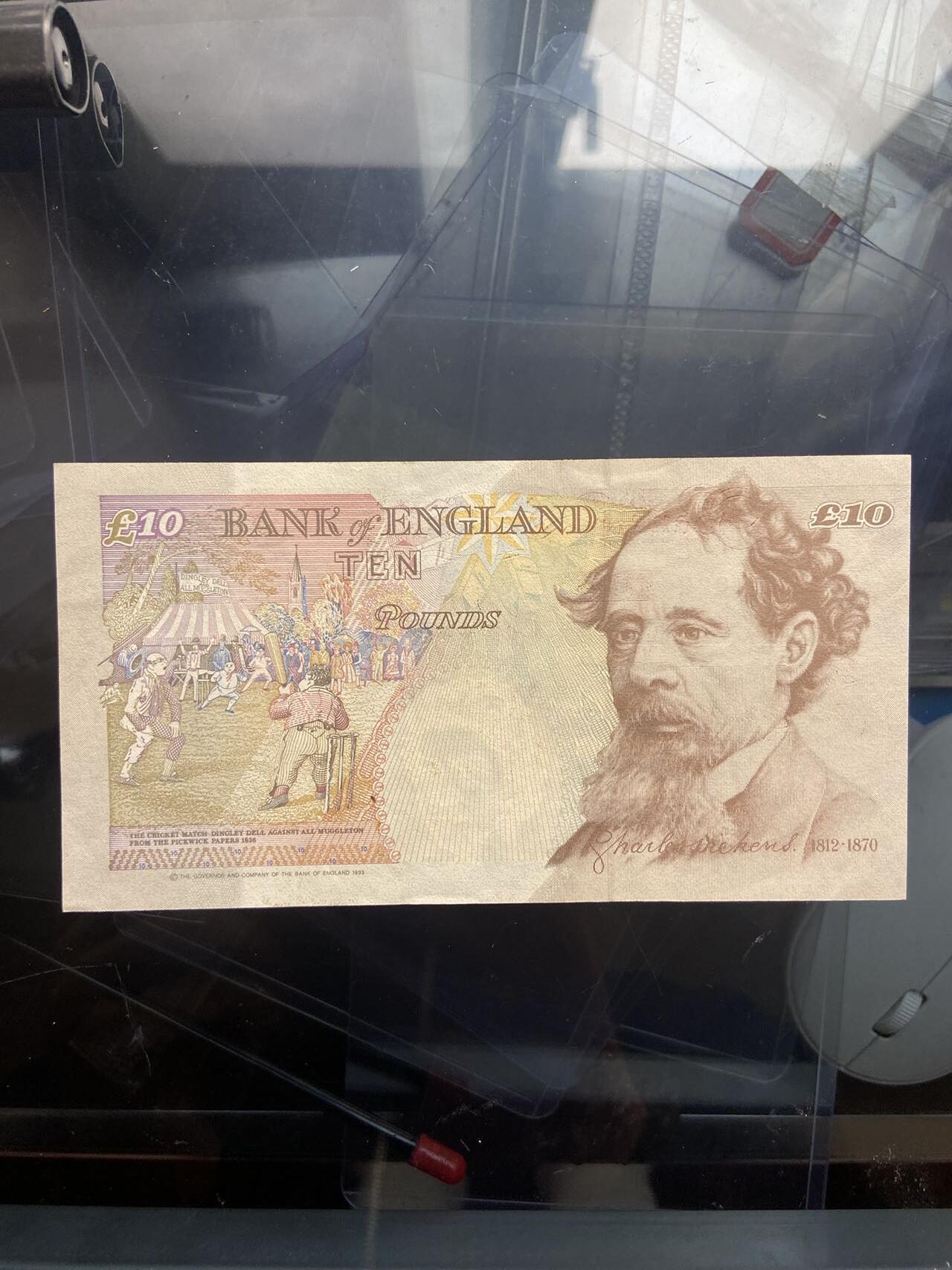 【炜奕收藏】，十九期，裸钞等 英国E序列初版数字版10磅，UNC-品相，些许压痕，基本全新
