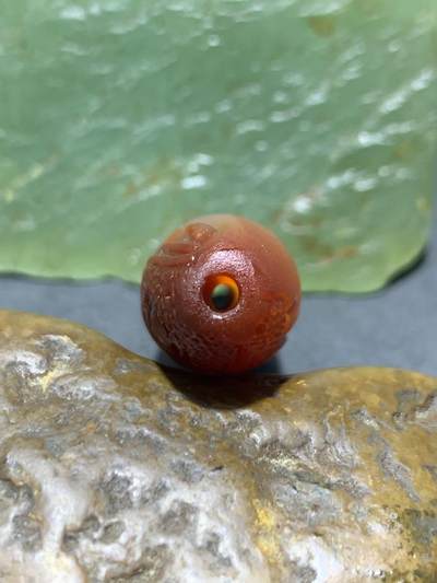 精美亚光冻料战国红玛瑙手工俏色巧雕红龙鱼桶珠一个 精美亚光冻料战国红玛瑙手工俏色巧雕红龙鱼桶珠一个