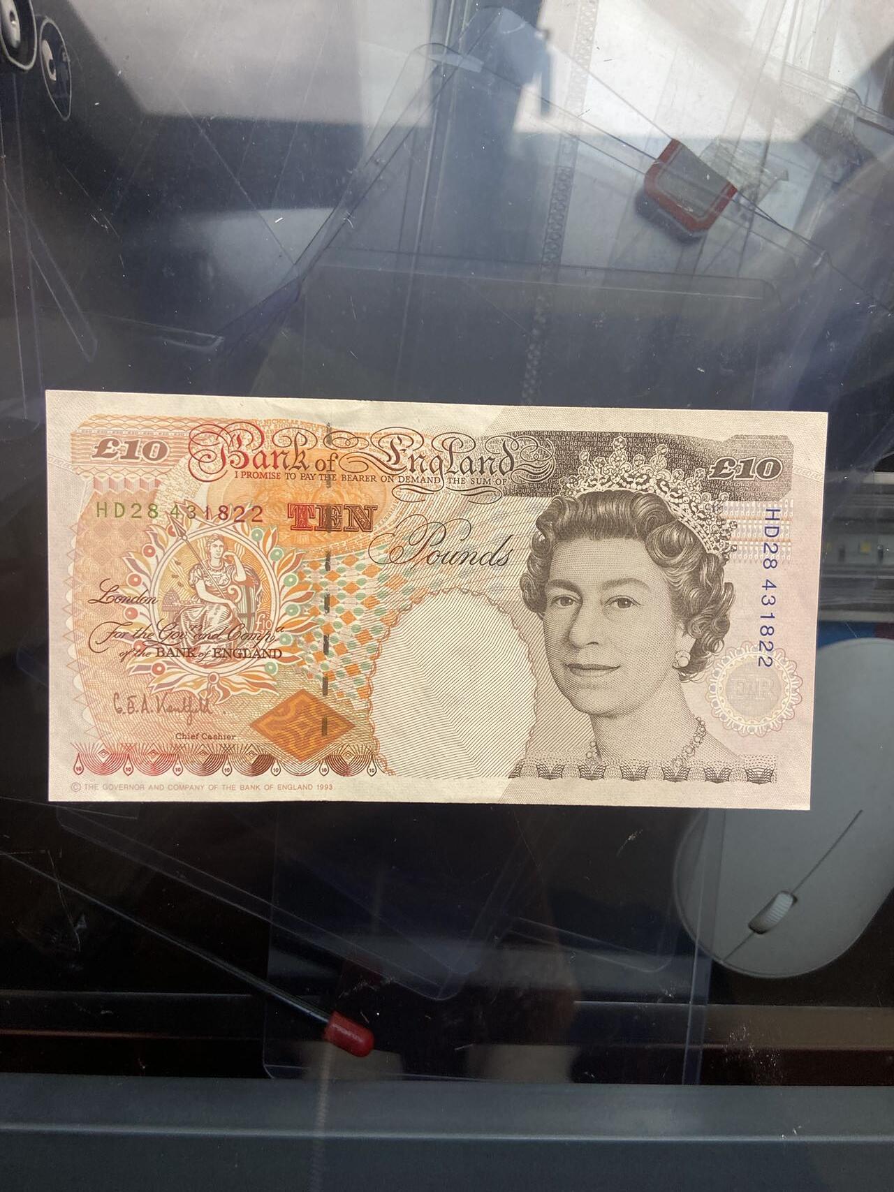【炜奕收藏】，十九期，裸钞等 英国E序列初版数字版10磅，UNC-品相，些许压痕，基本全新