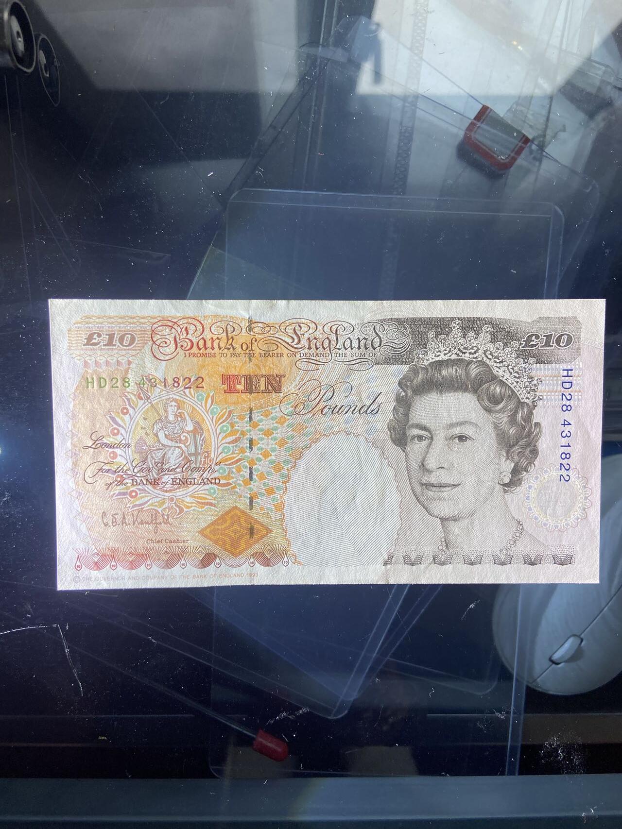 【炜奕收藏】，十九期，裸钞等 英国E序列初版数字版10磅，UNC-品相，些许压痕，基本全新